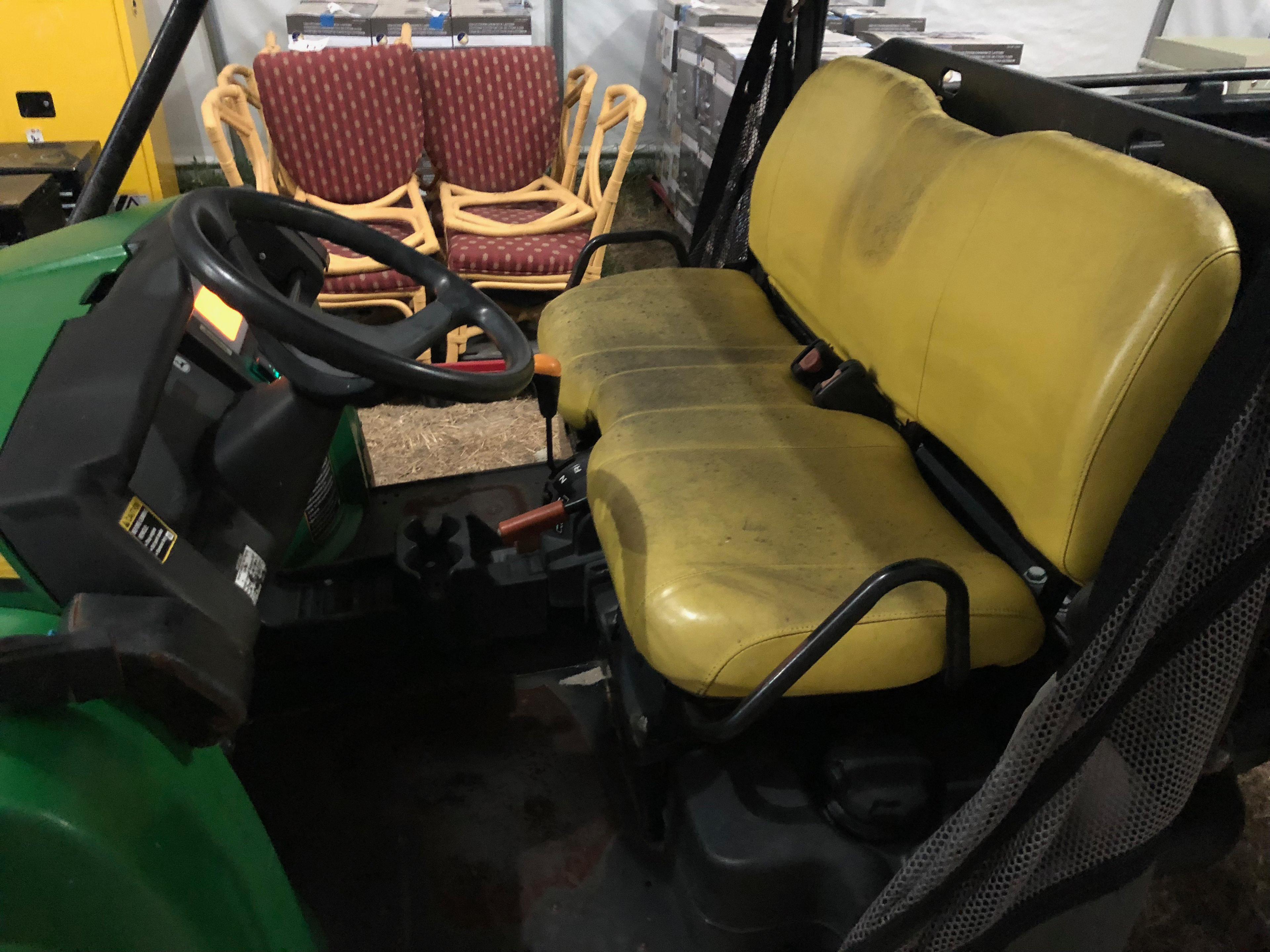 2015 John Deere Gator 825; XUV 4X4 Utility Cart