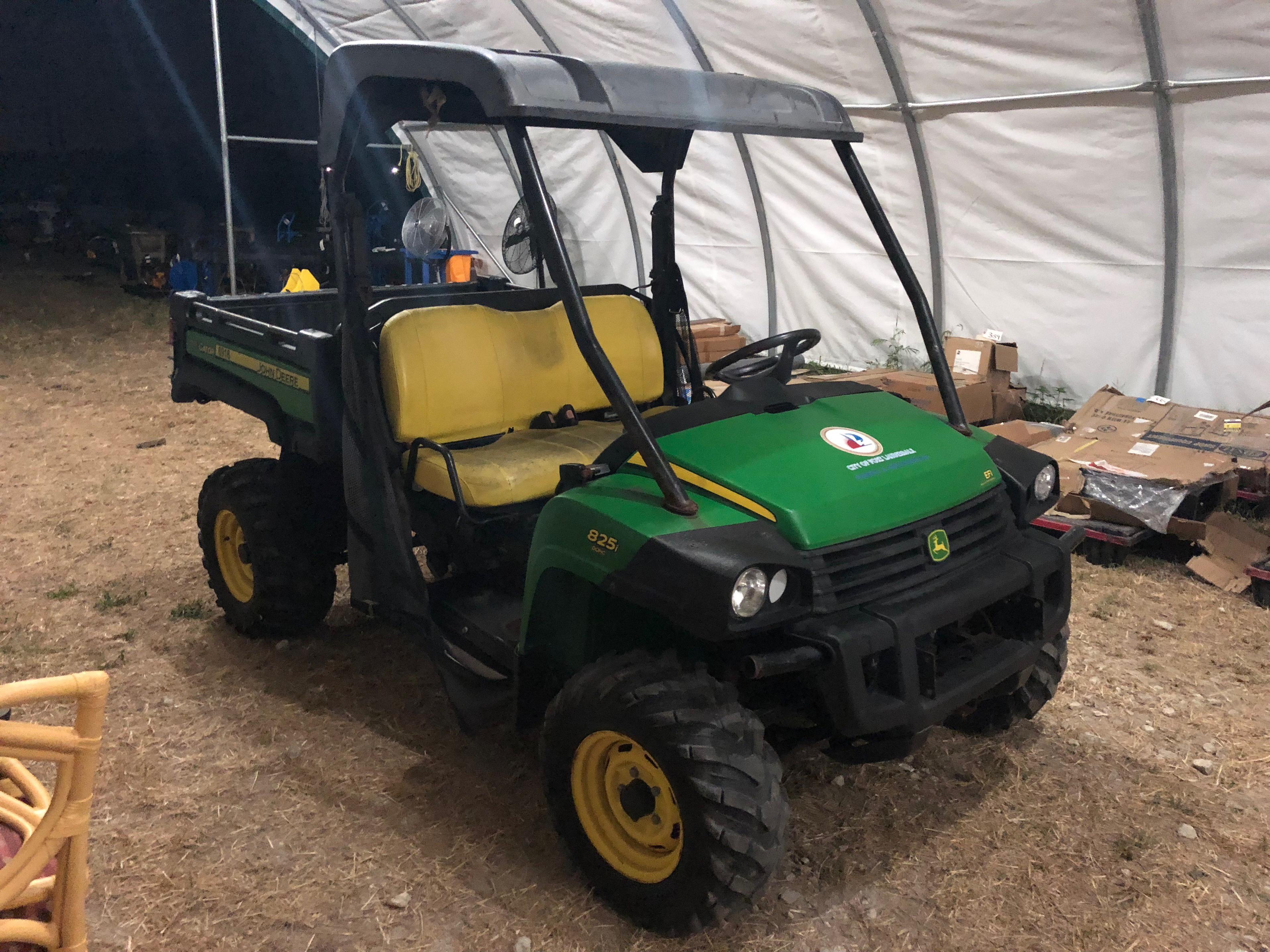 2015 John Deere Gator 825; XUV 4X4 Utility Cart