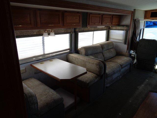 2004 Winnebago Brave RV Motor Home