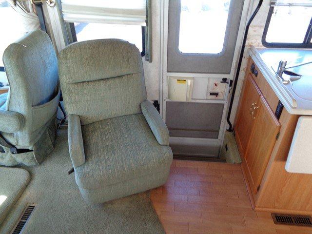 2004 Winnebago Brave RV Motor Home