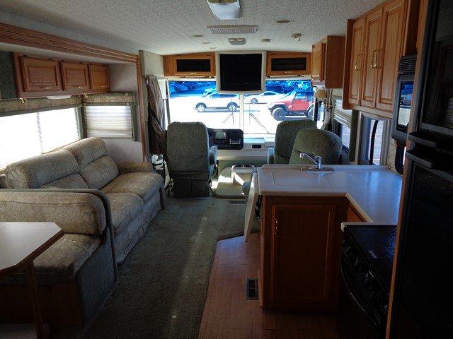 2004 Winnebago Brave RV Motor Home