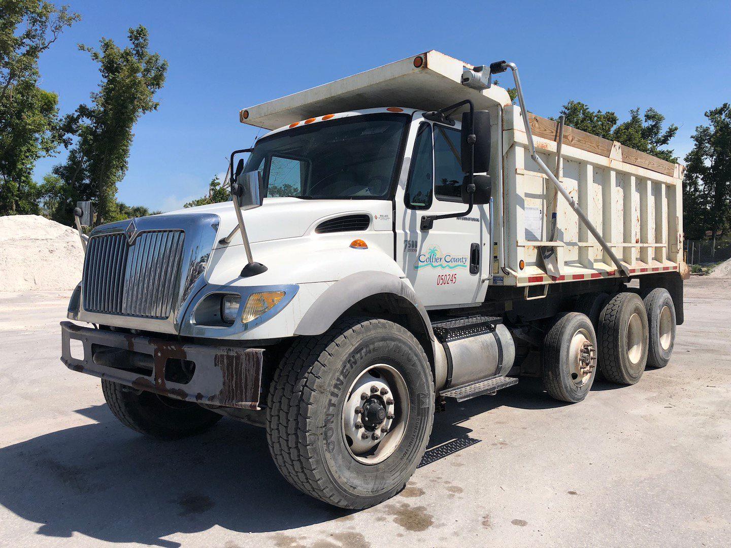 2005 International 7500 20-Yd. Tri-Axle Dump Truck