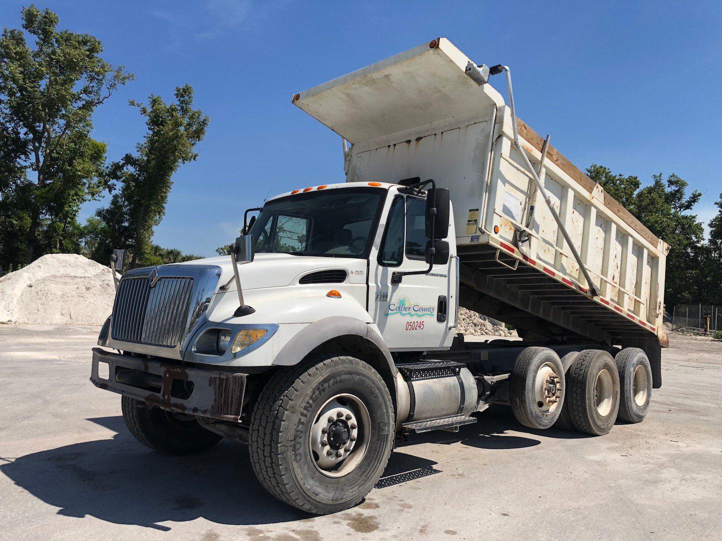 2005 International 7500 20-Yd. Tri-Axle Dump Truck