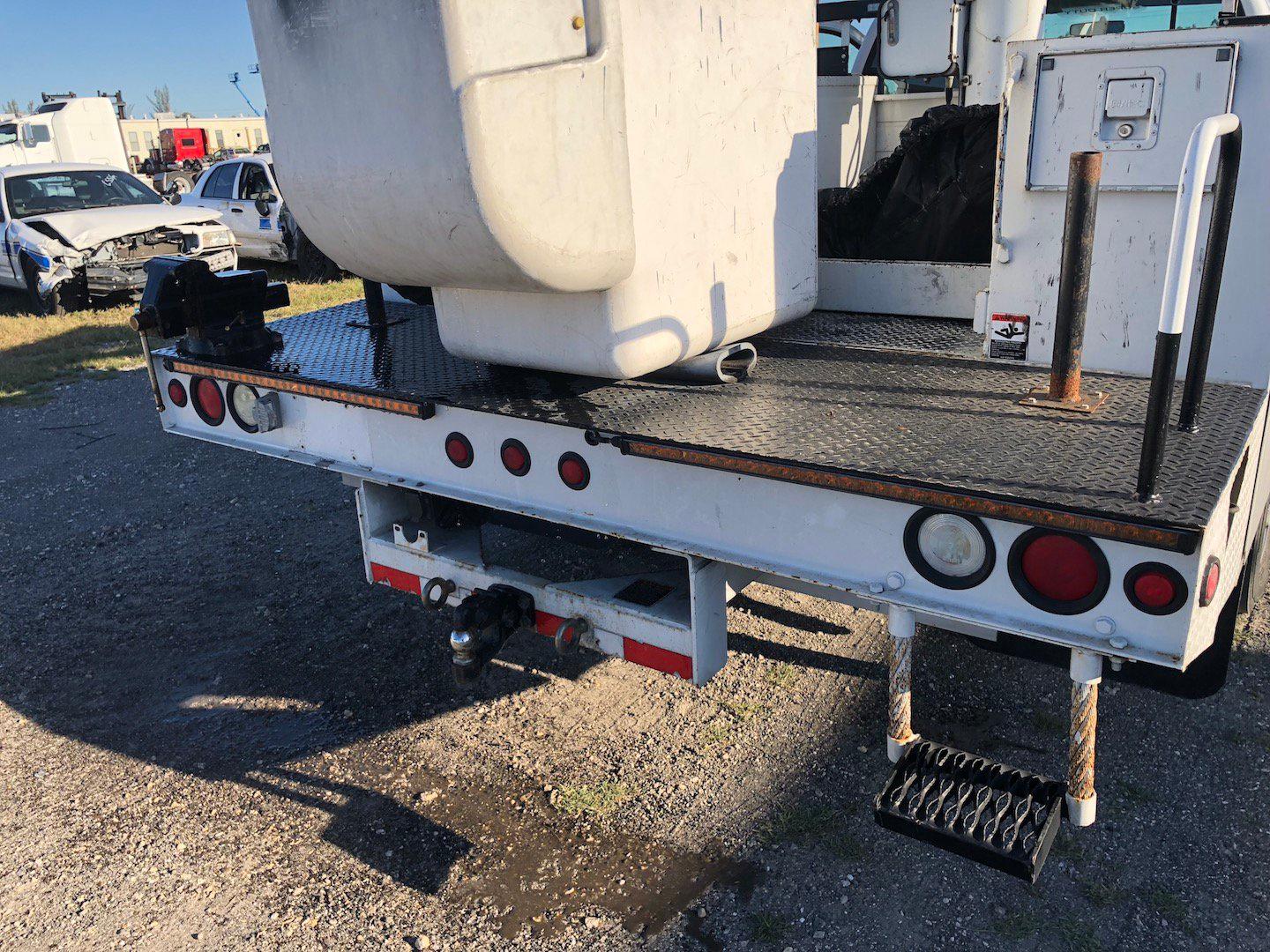 2006 Ford F550 37ft Over Center Bucket Truck