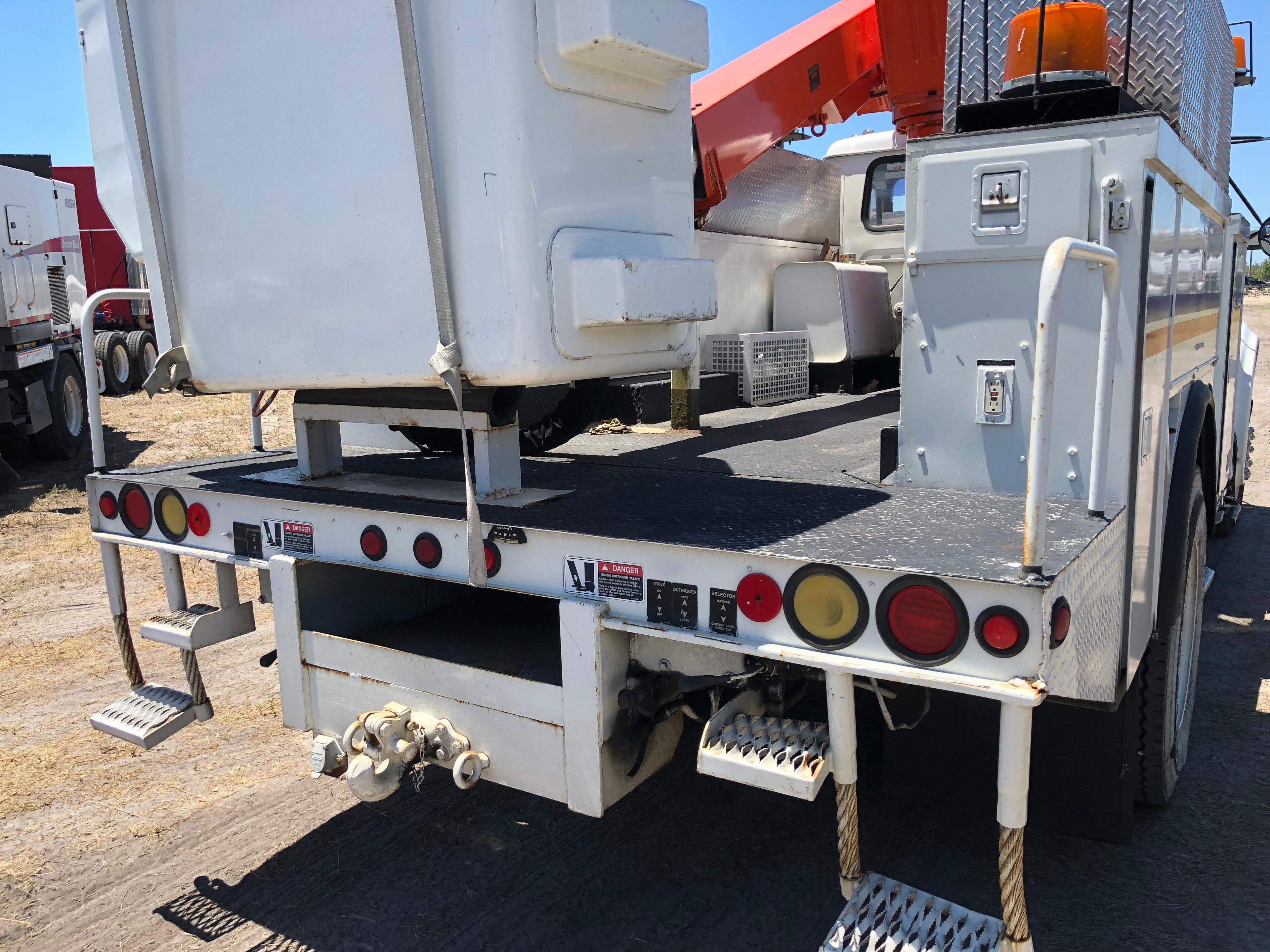 2001 International 4700 40ft OverCenter Bucket Truck