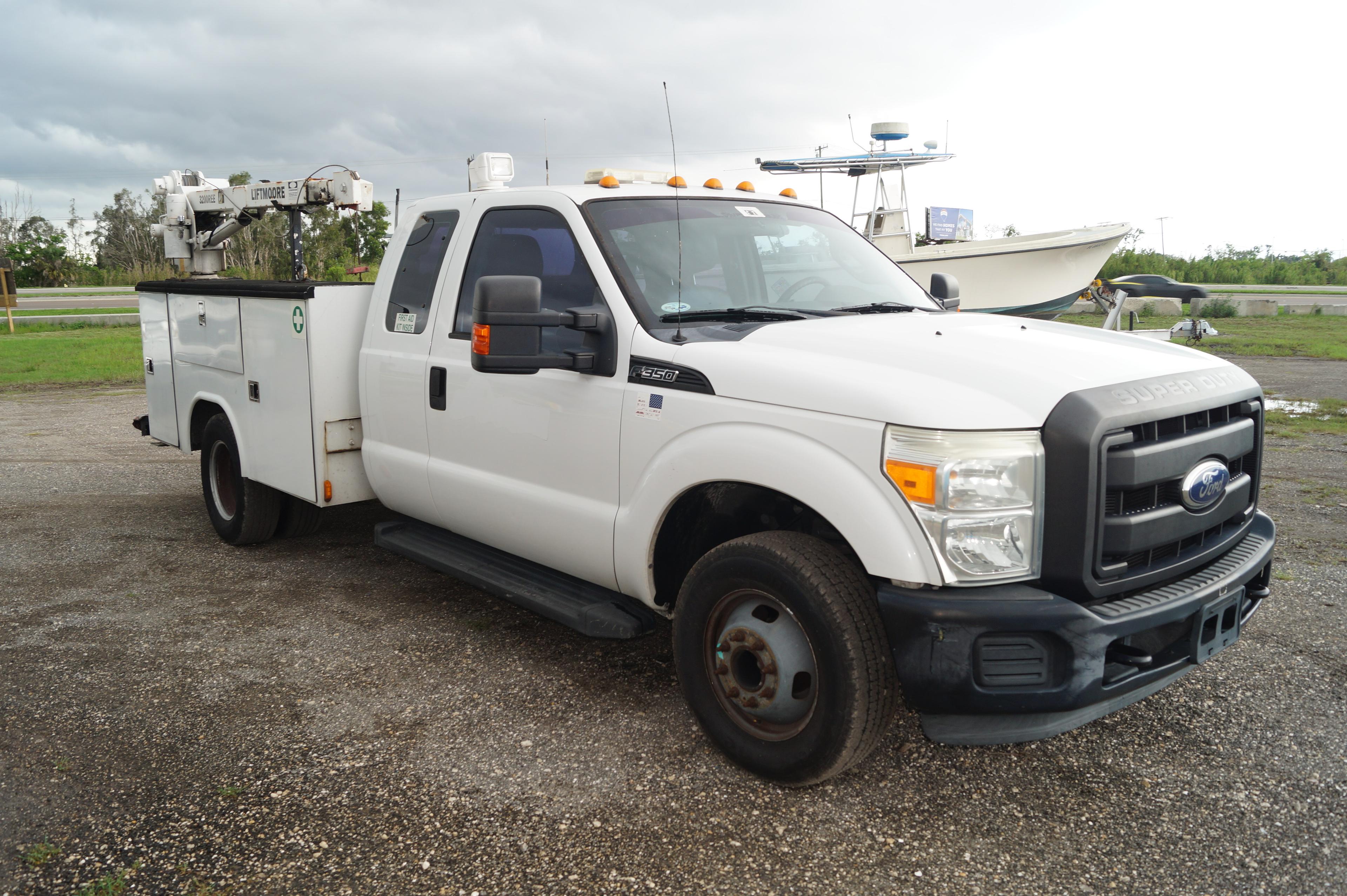 2011 Ford F-350 XL Super Duty  Extended Cab Crane Truck