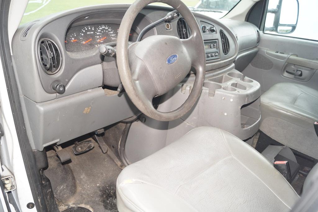 2008 Ford E-250 Super Duty Cargo Van