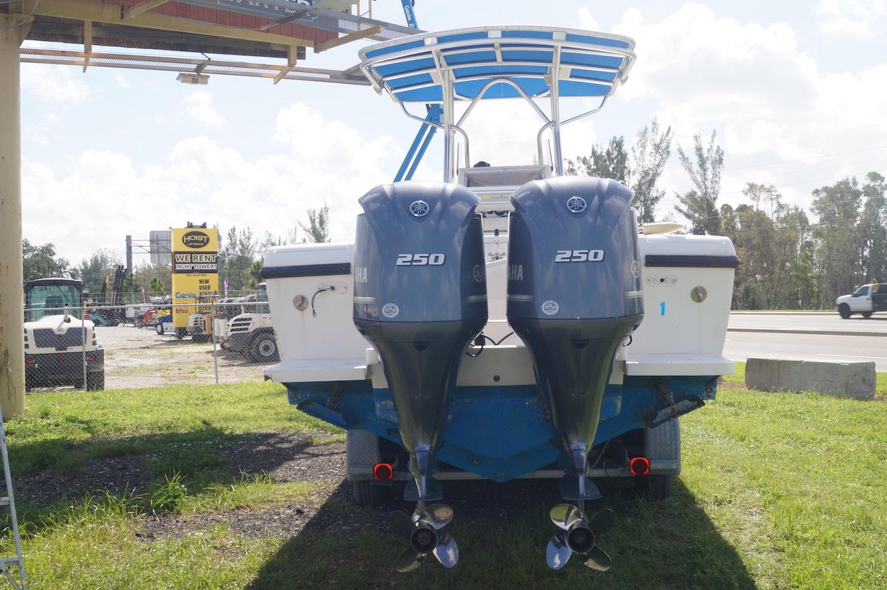 28.5FT Intrepid Center Console Boat