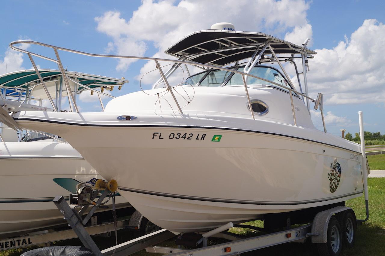 2002 Sailfish 234 Walk Around Cuddy Cabin Boat