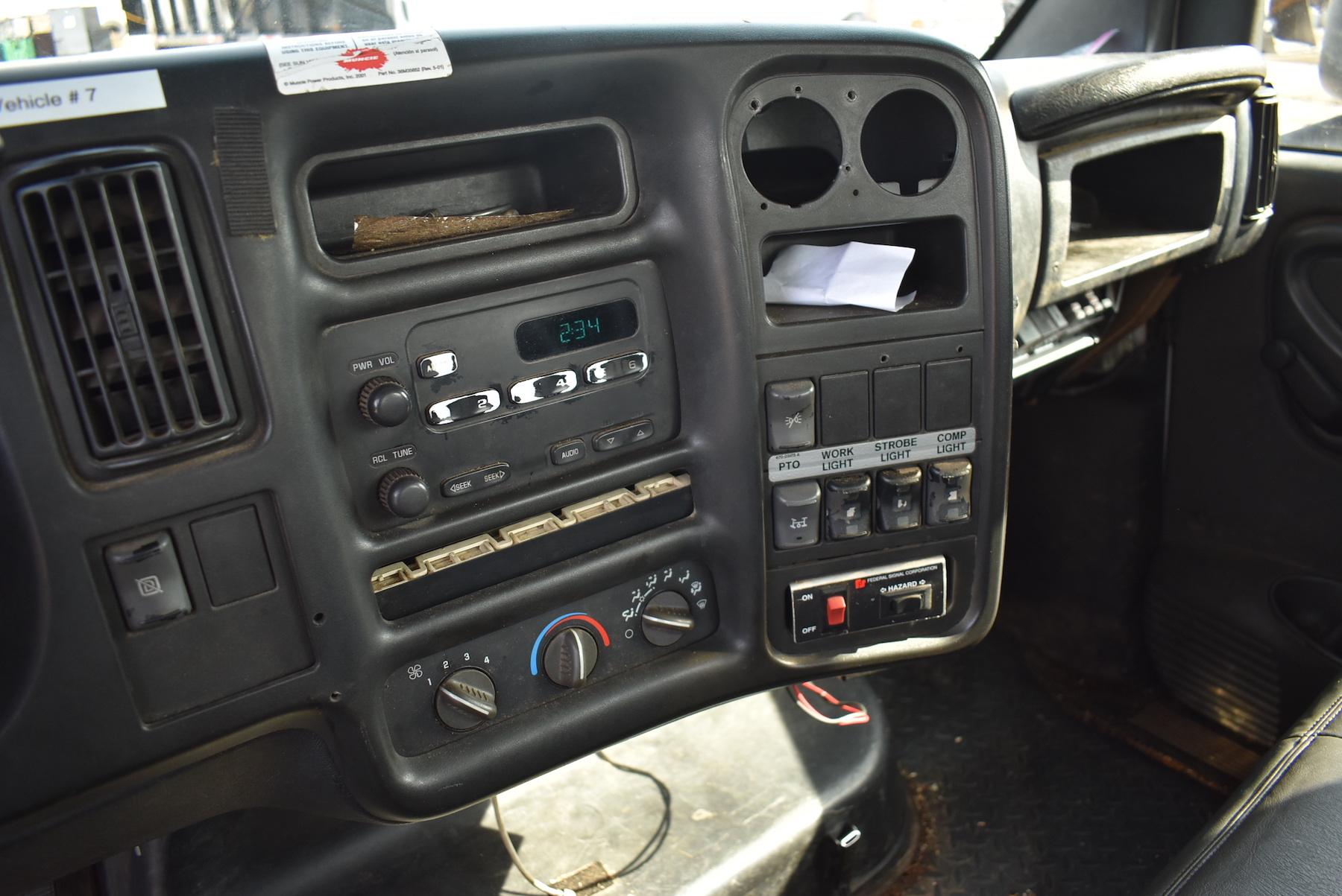 2004 Chevrolet C5500 37ft Insulated Over Center Bucket Truck