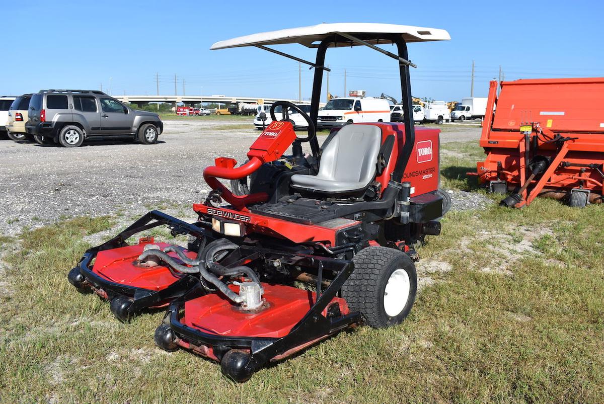 2009 Toro Groundsmaster 3500-D Sidewinder 3 Deck Commercial Rotary Mower