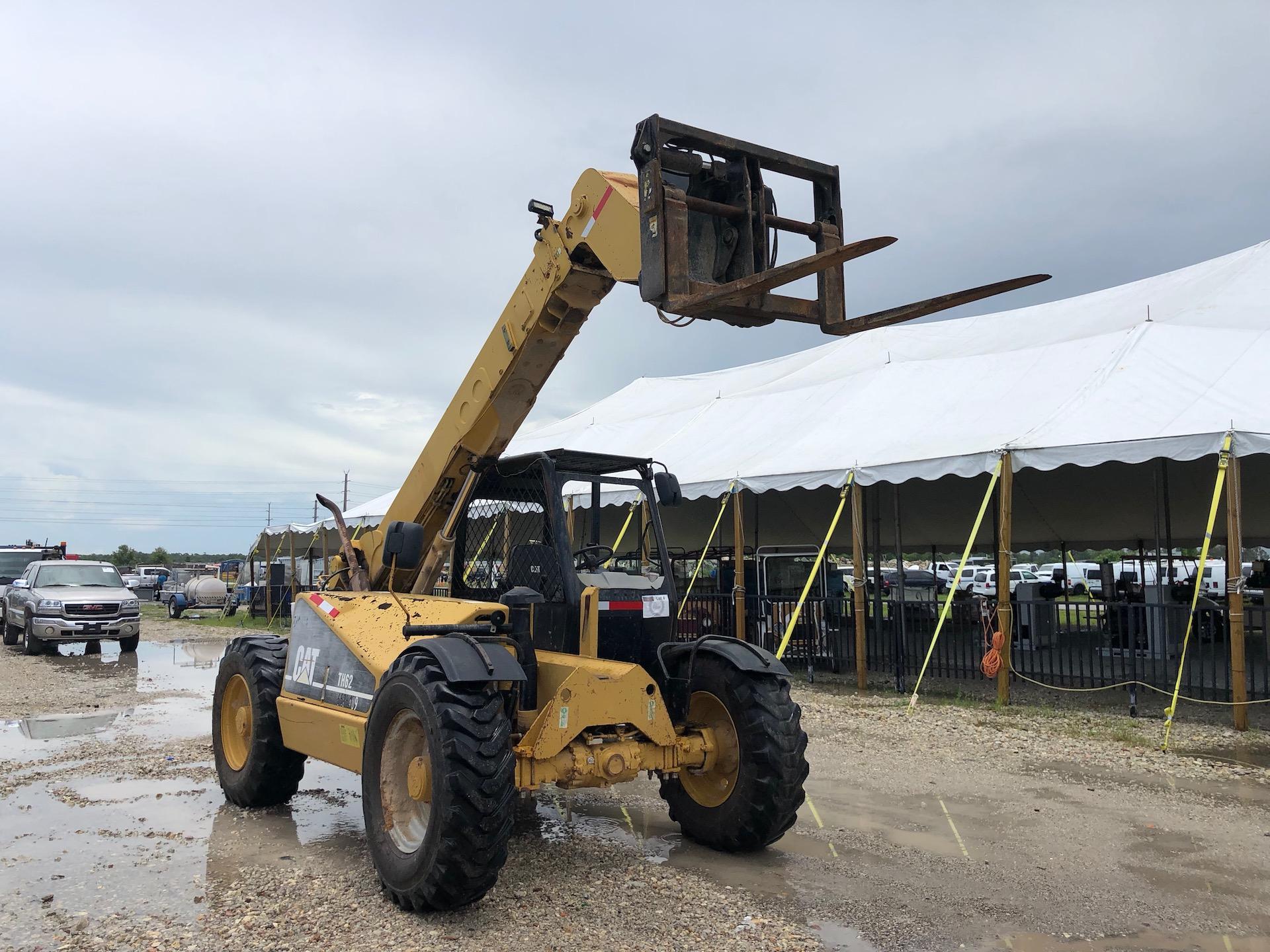 Caterpillar TH62 6,000 lbs Telescropic Forklift