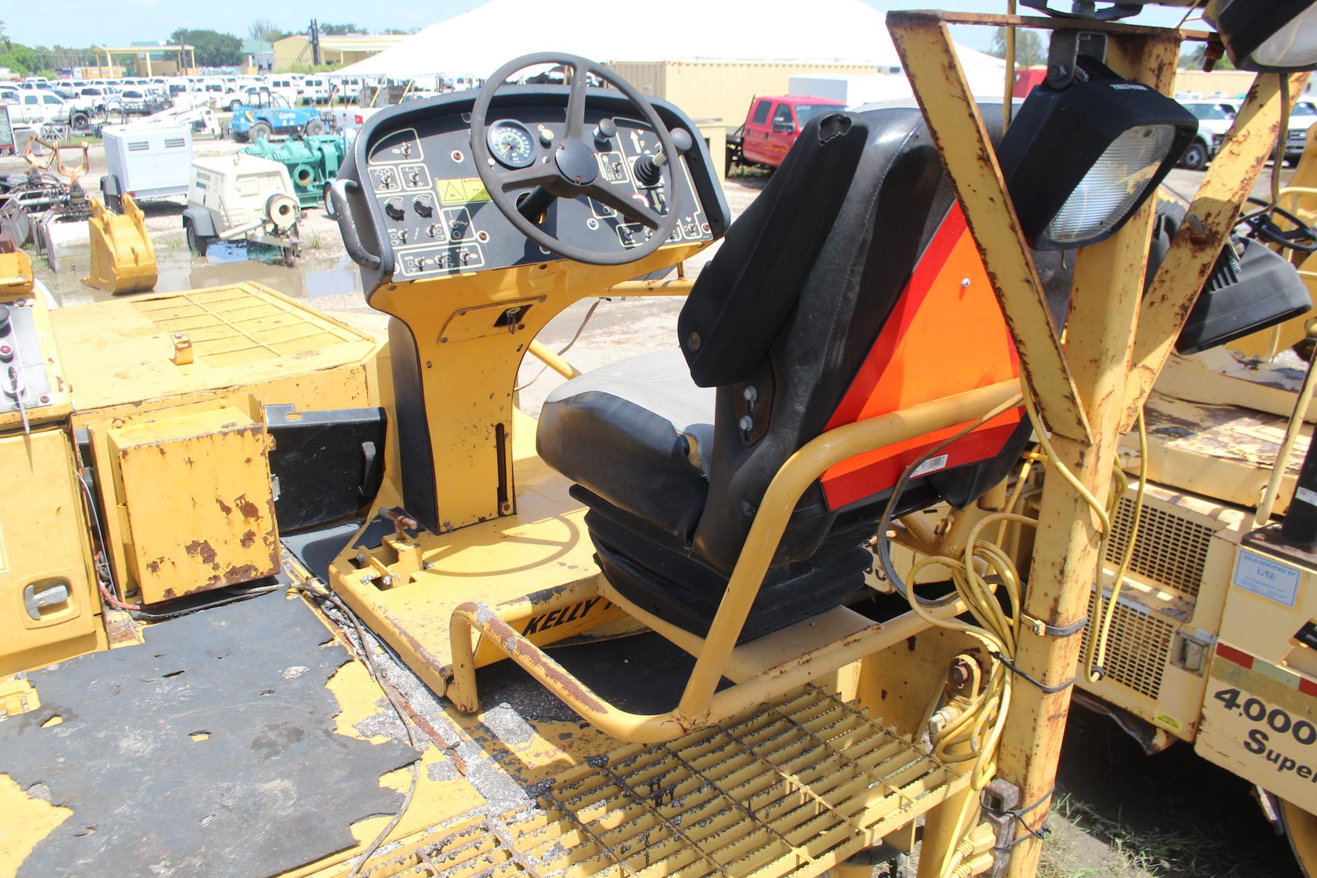 2008 Caterpillar AP1000D Wheeled Asphalt Paver