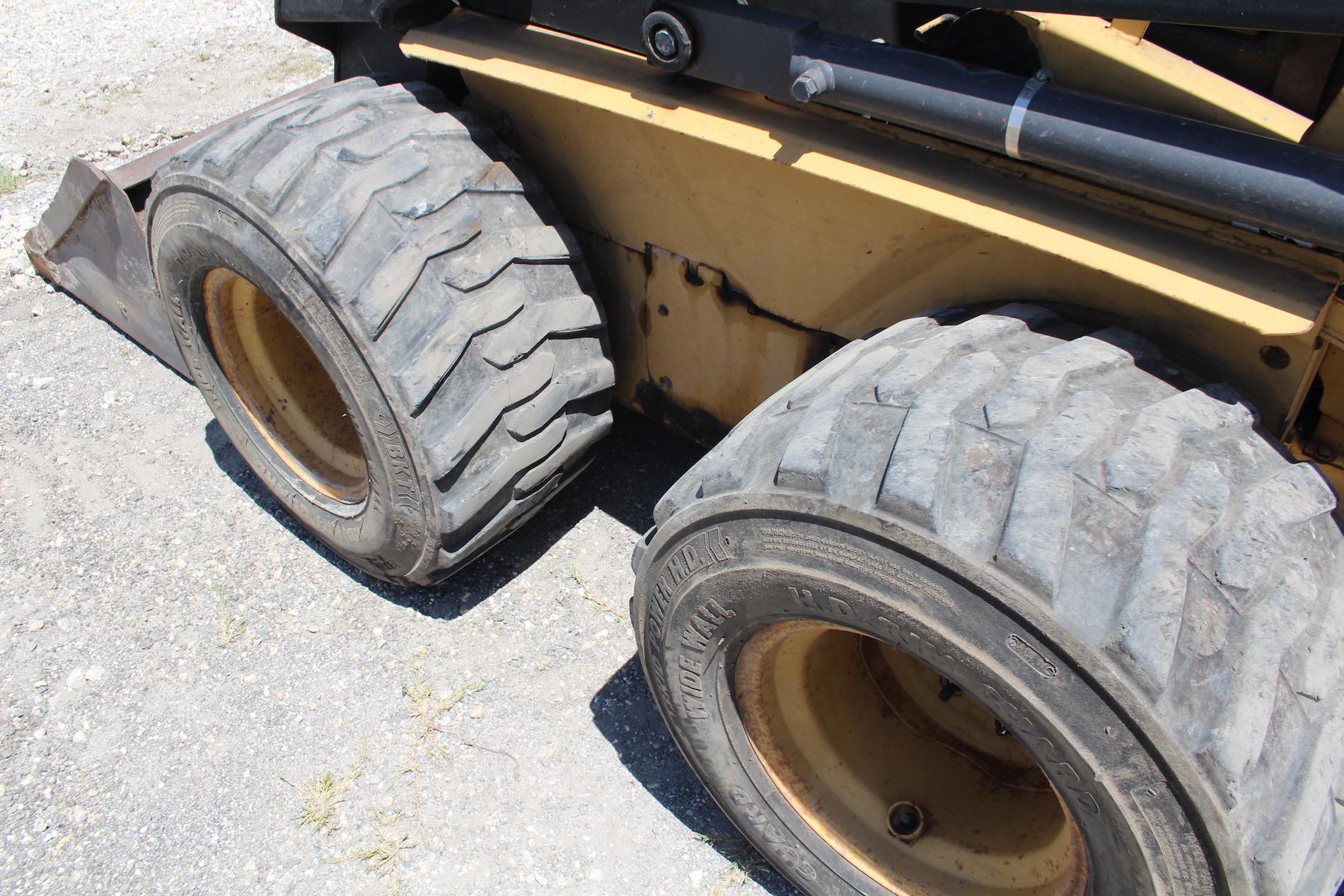 New Holland L565 Skid Steer Loader