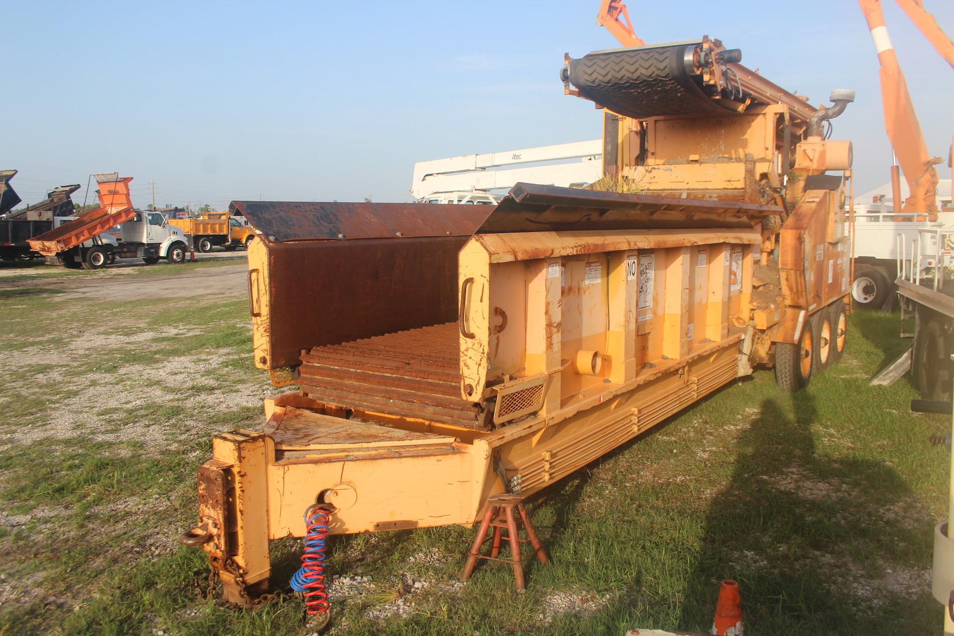 2002 Bandit Beast 3680 Horizantal Grinder /  Recycler Trailer