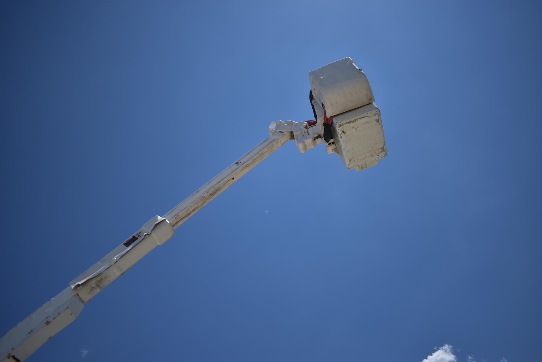 2008 Altec AT37-G Tracked Insulated Bucket Lift
