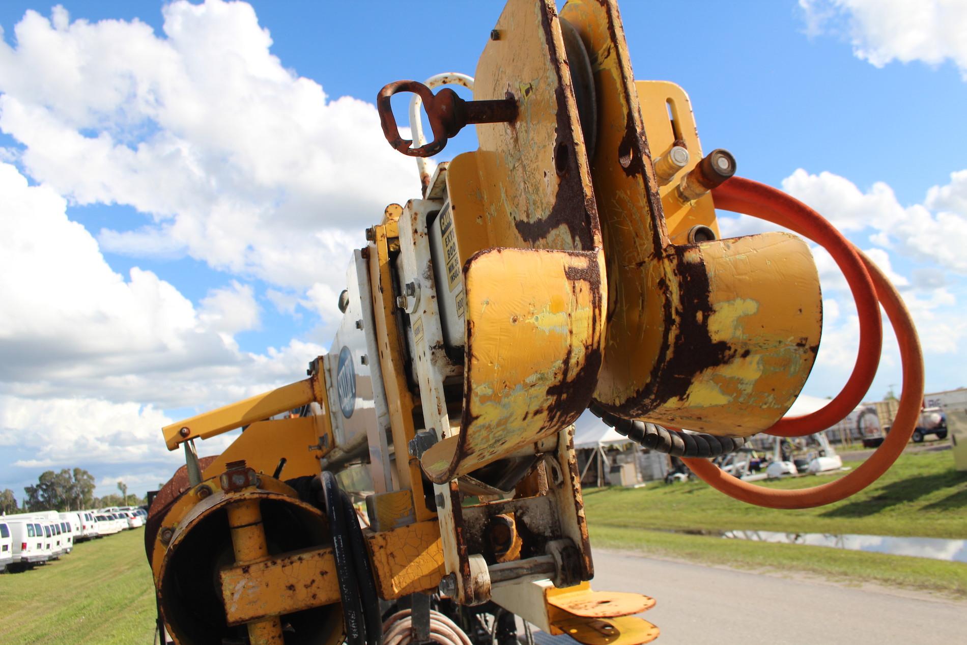 Skylift mini-Derrick 33 Plus Digger Derrick Unit with T/A Trailer