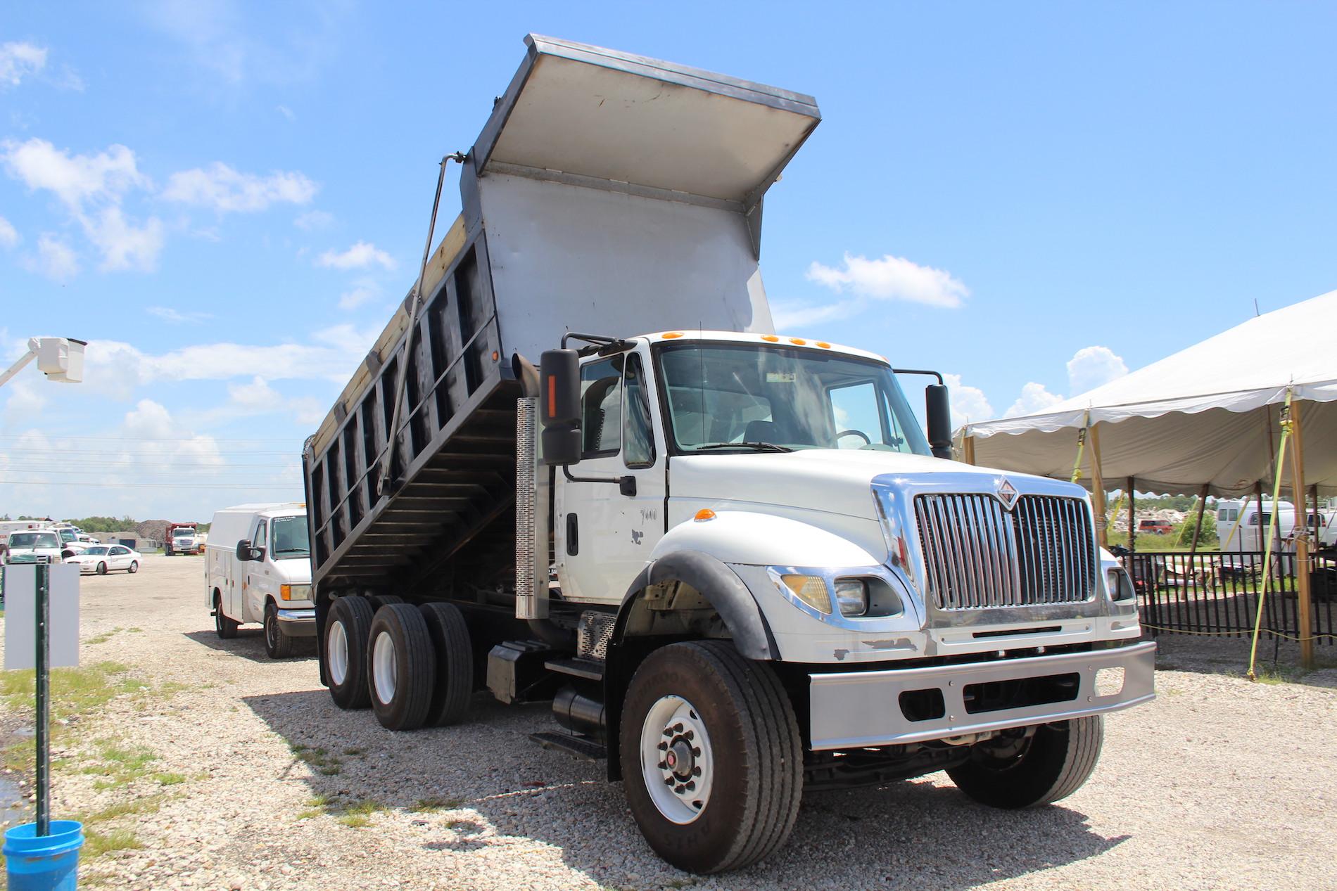 2006 International 7600 T/A Dump Truck