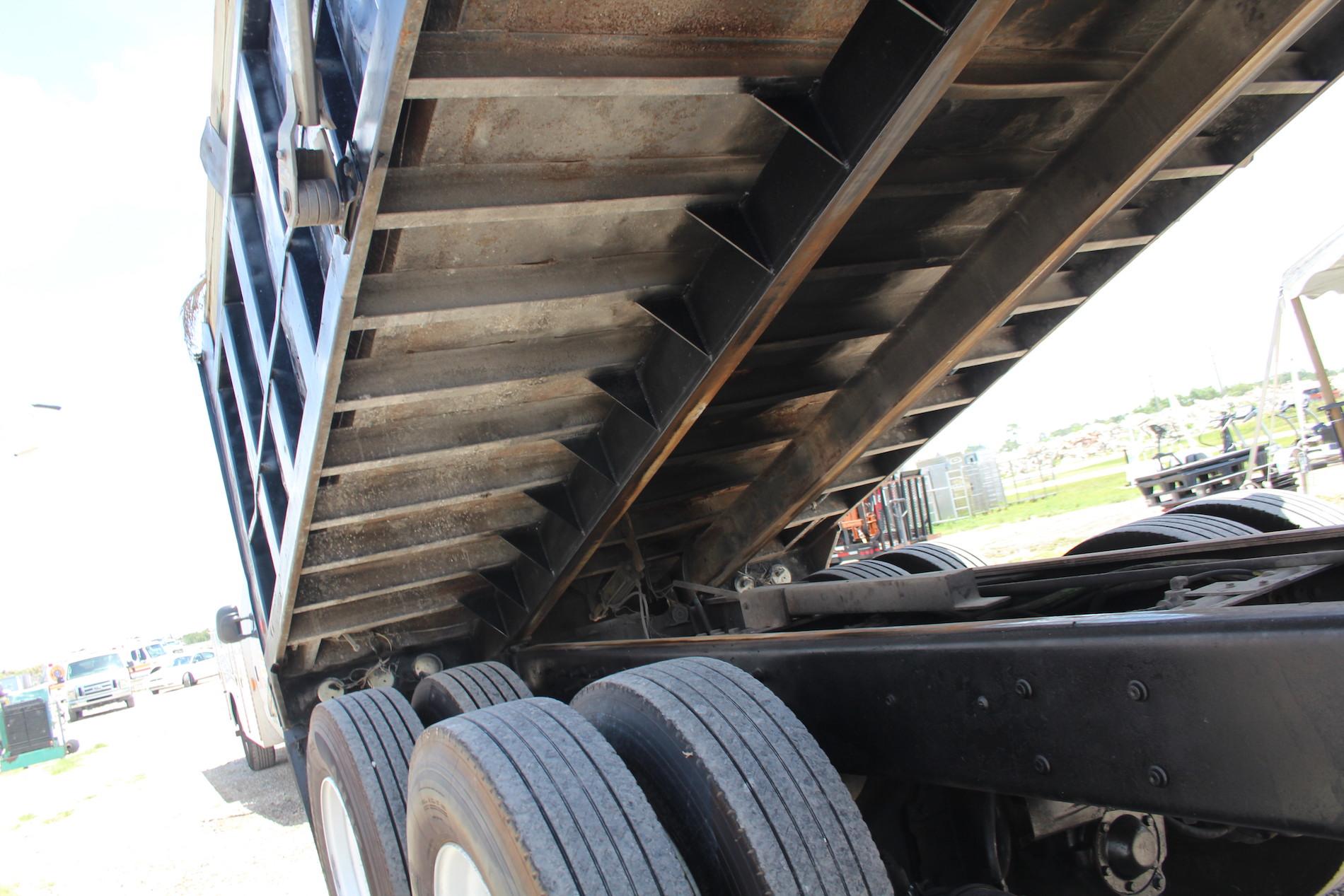 2006 International 7600 T/A Dump Truck