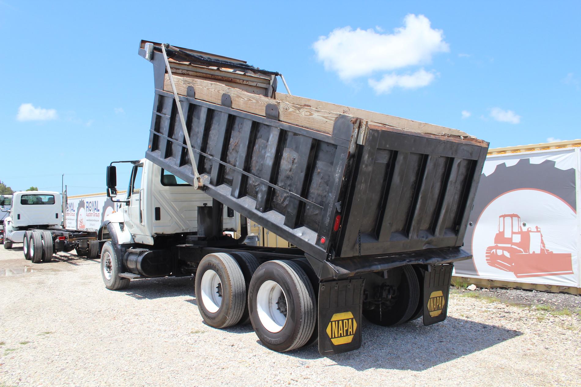 2006 International 7600 T/A Dump Truck