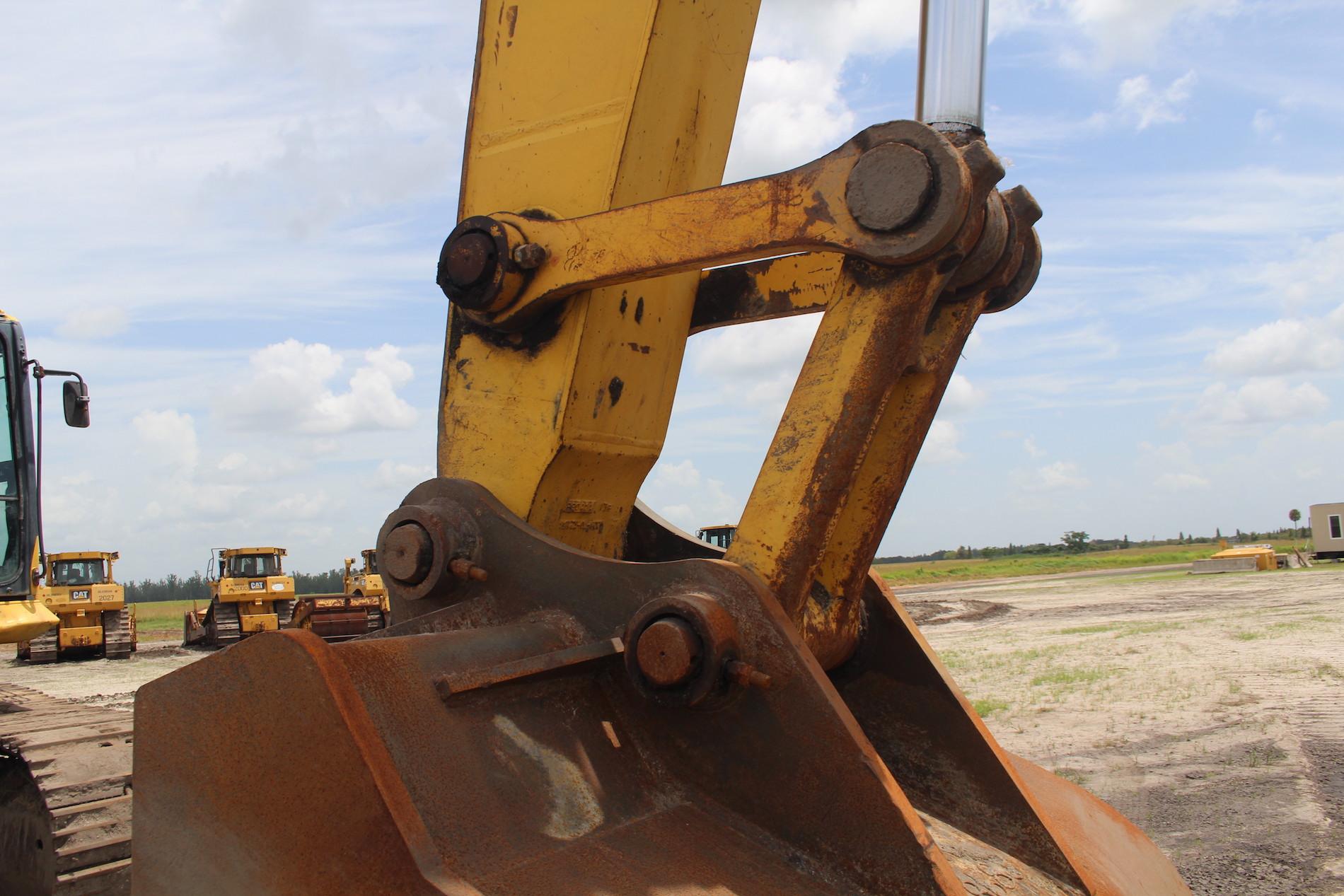 2011 Komatsu PC490LC-11 Hydraulic Excavator