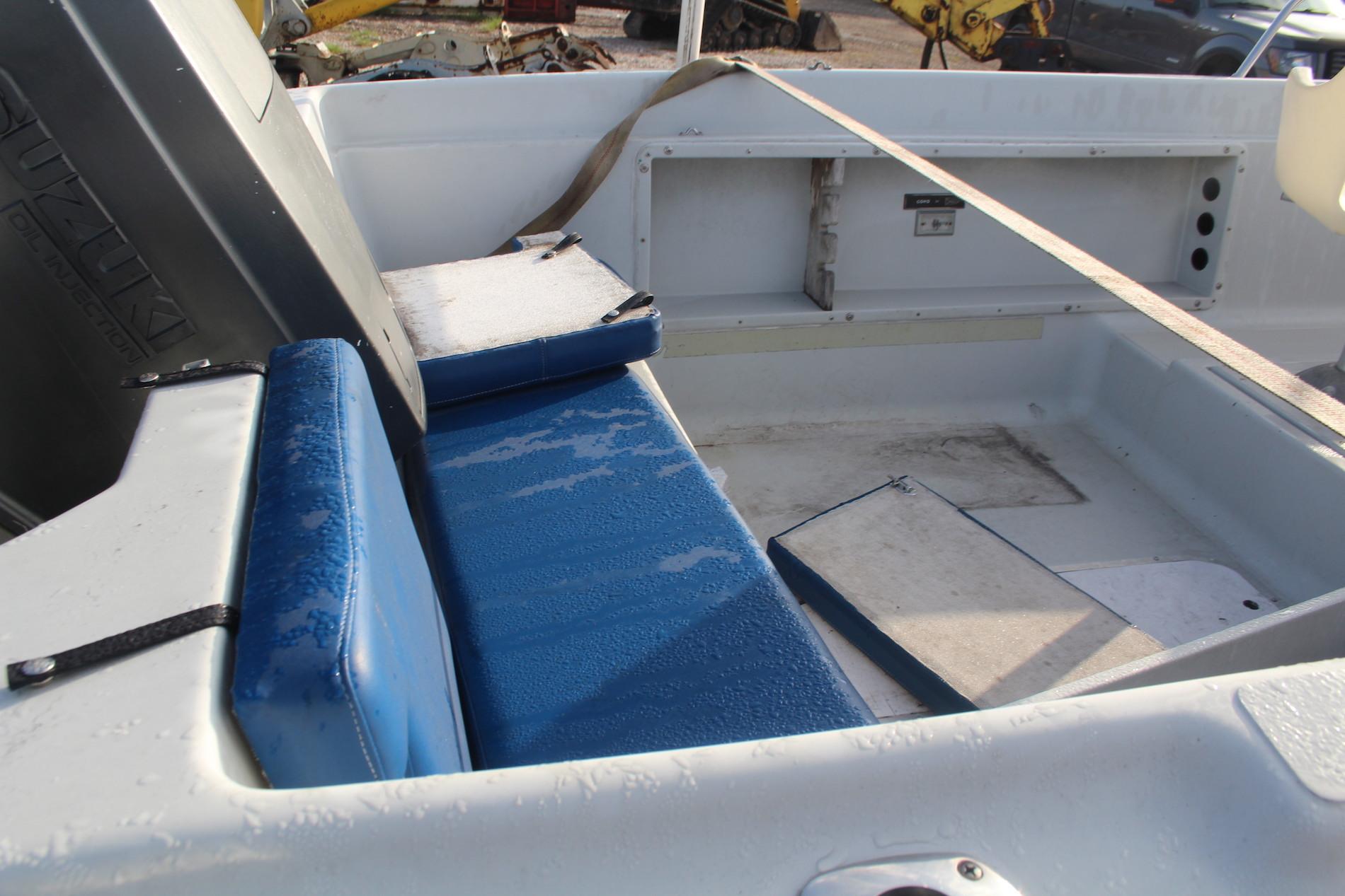 1987 Center Console Boat