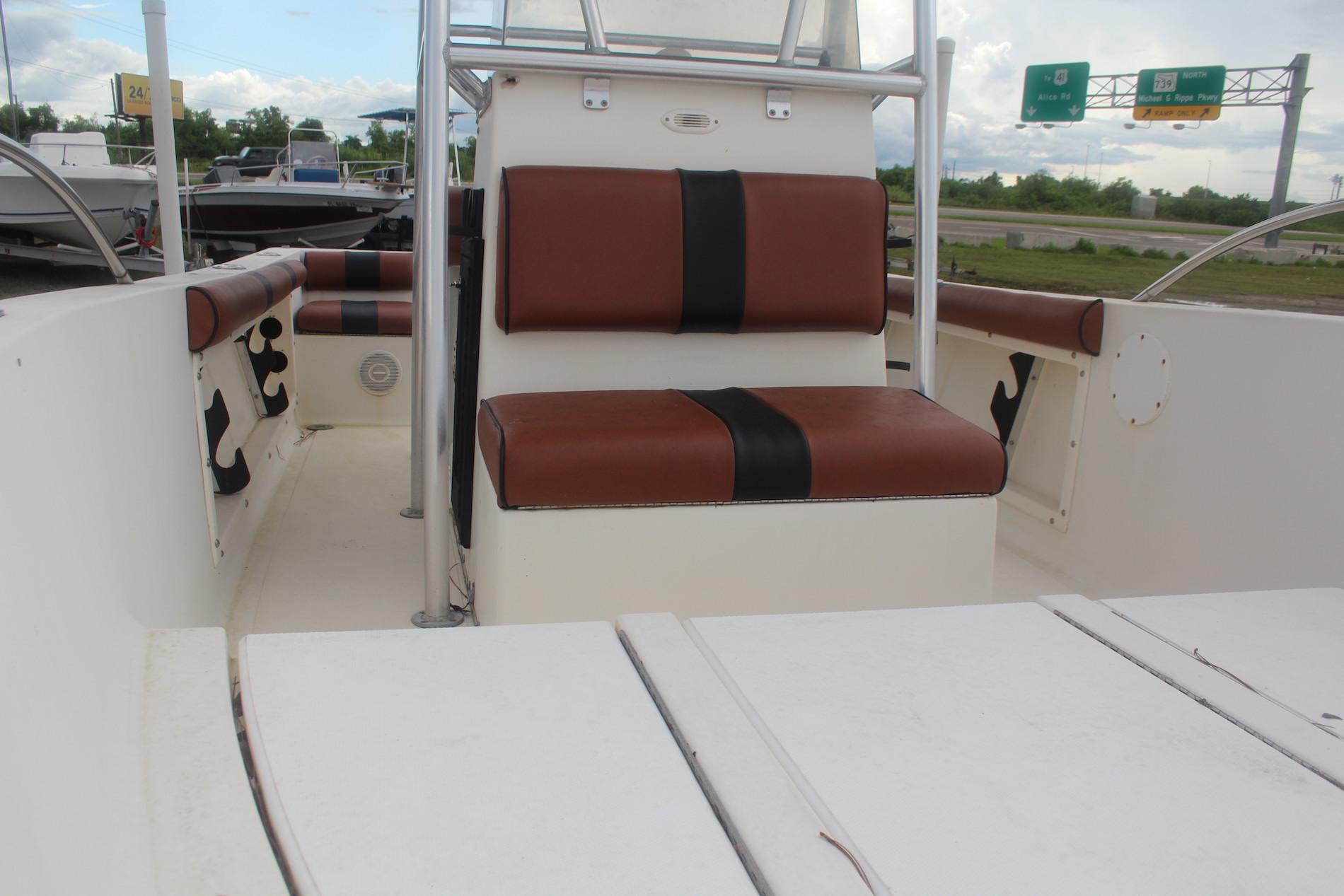 1990 18ft 6in Hydrosport Center Console Boat