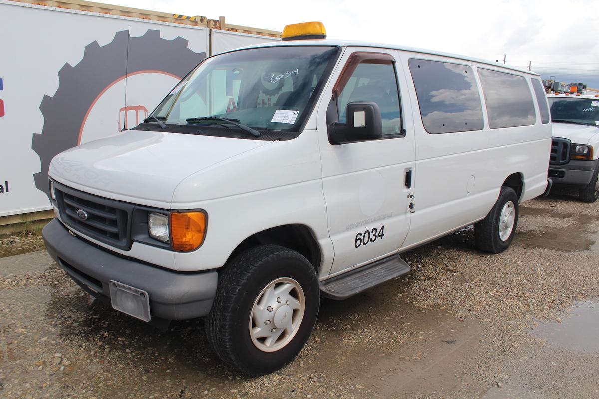 2007 Ford E-350 XLT Super Duty Cargo Passenger Van