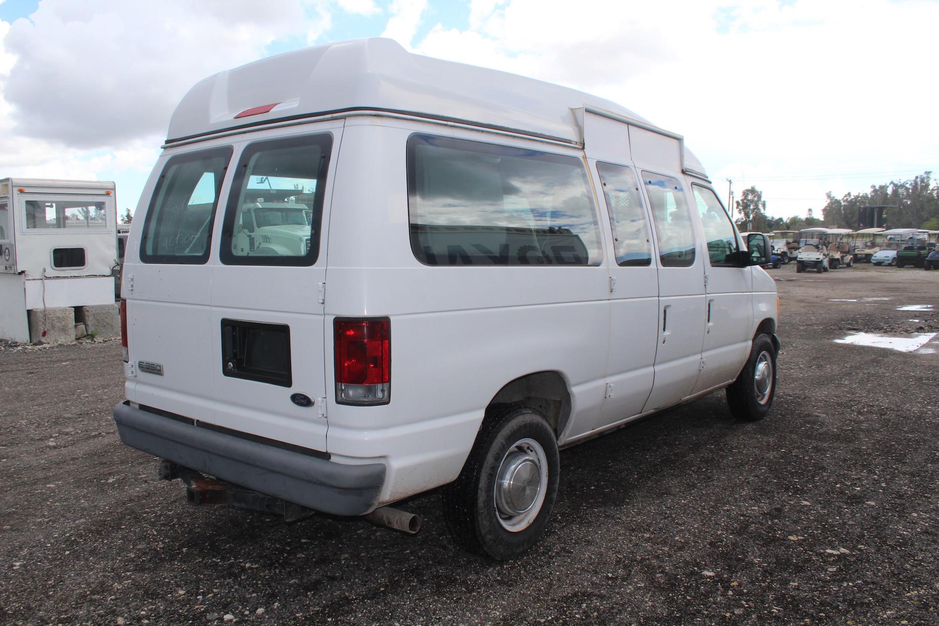 2006 Ford E-350 Super Duty Handicapp Van