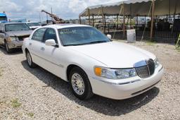 1999 Lincoln Town Car Signature Series 4 Door Sedan