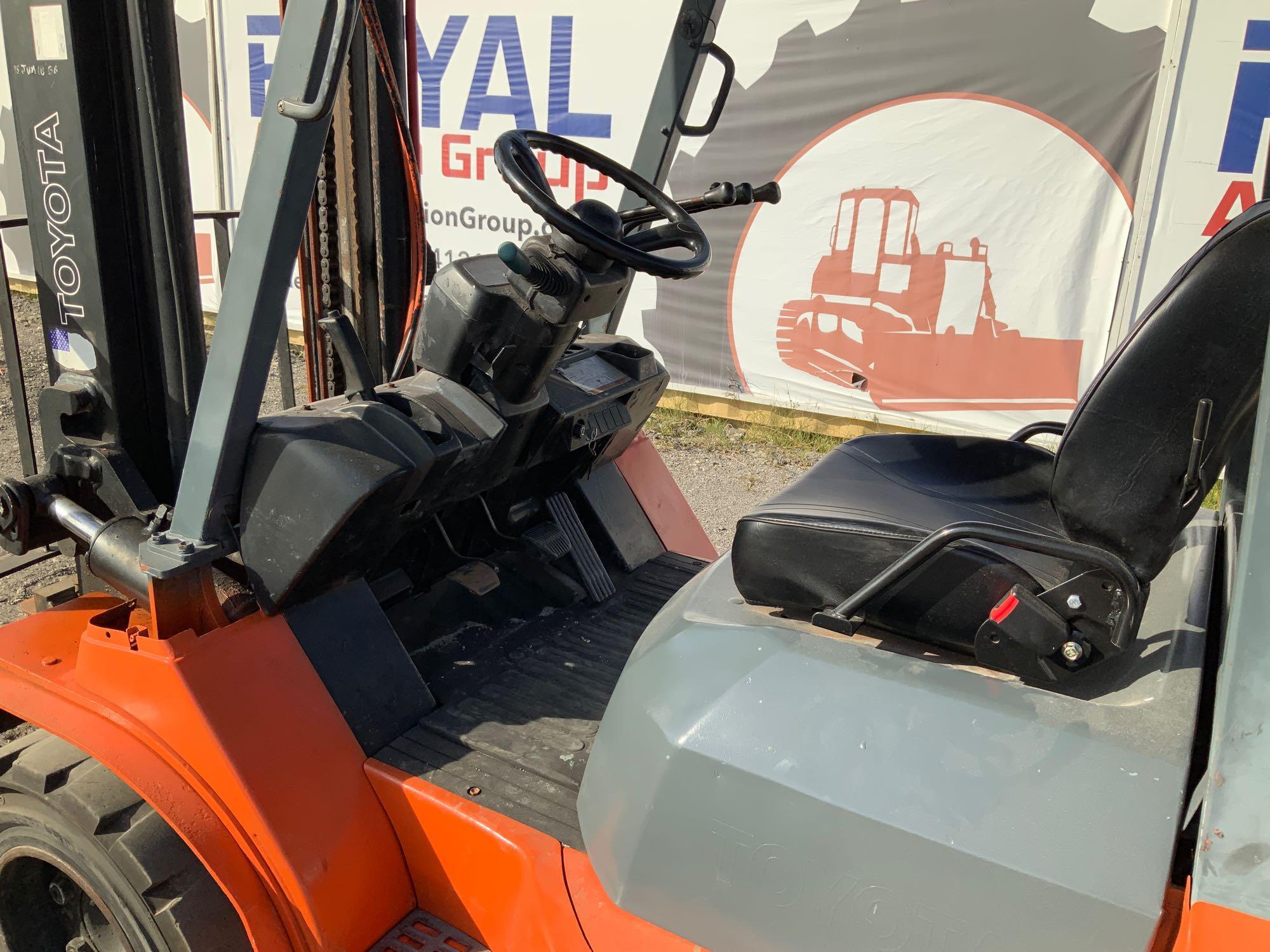 Toyota 7FGU35 7,300lb Solid Tire Forklift