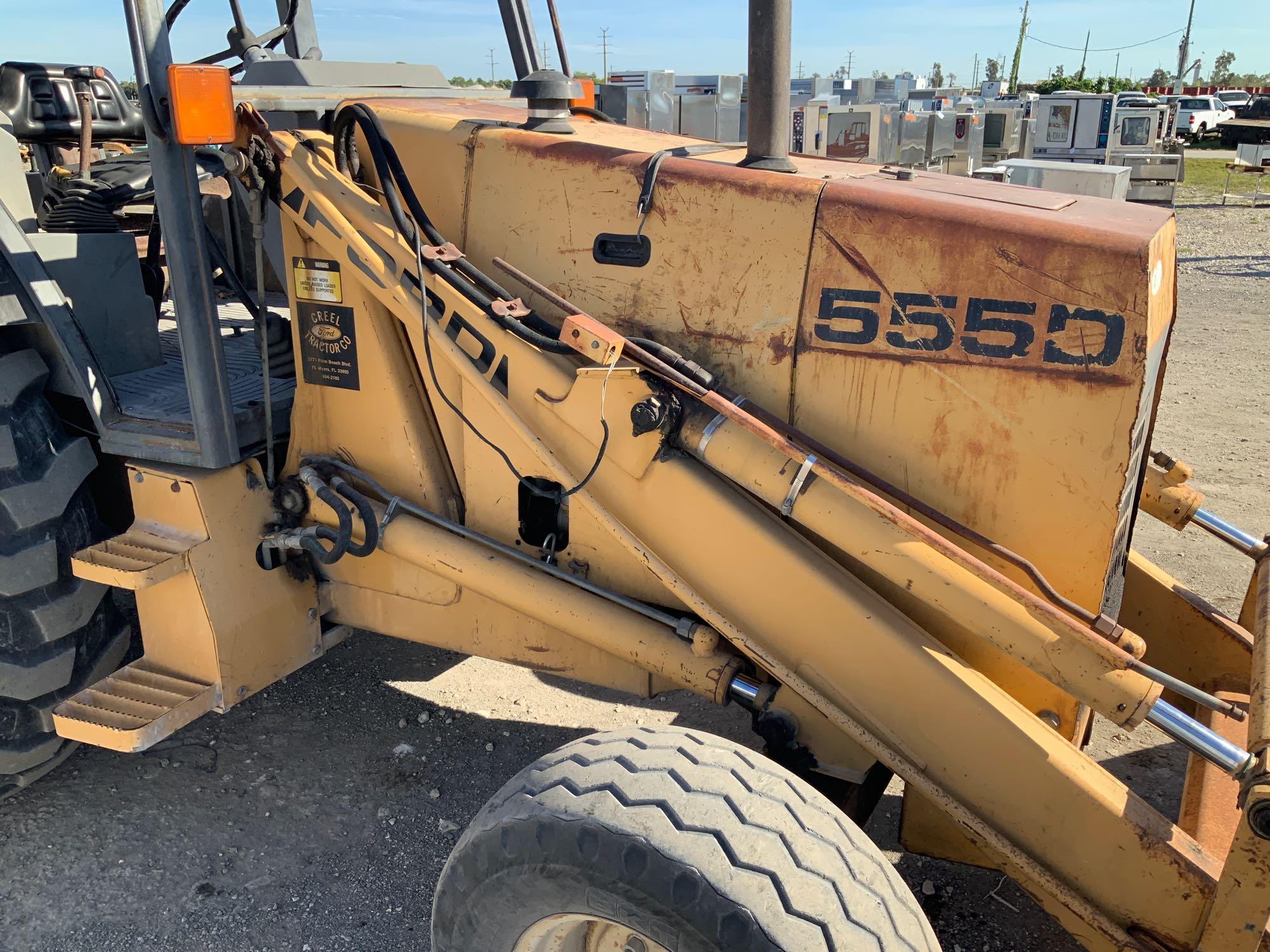 Ford 555D ExtendAHoe Backhoe Loader