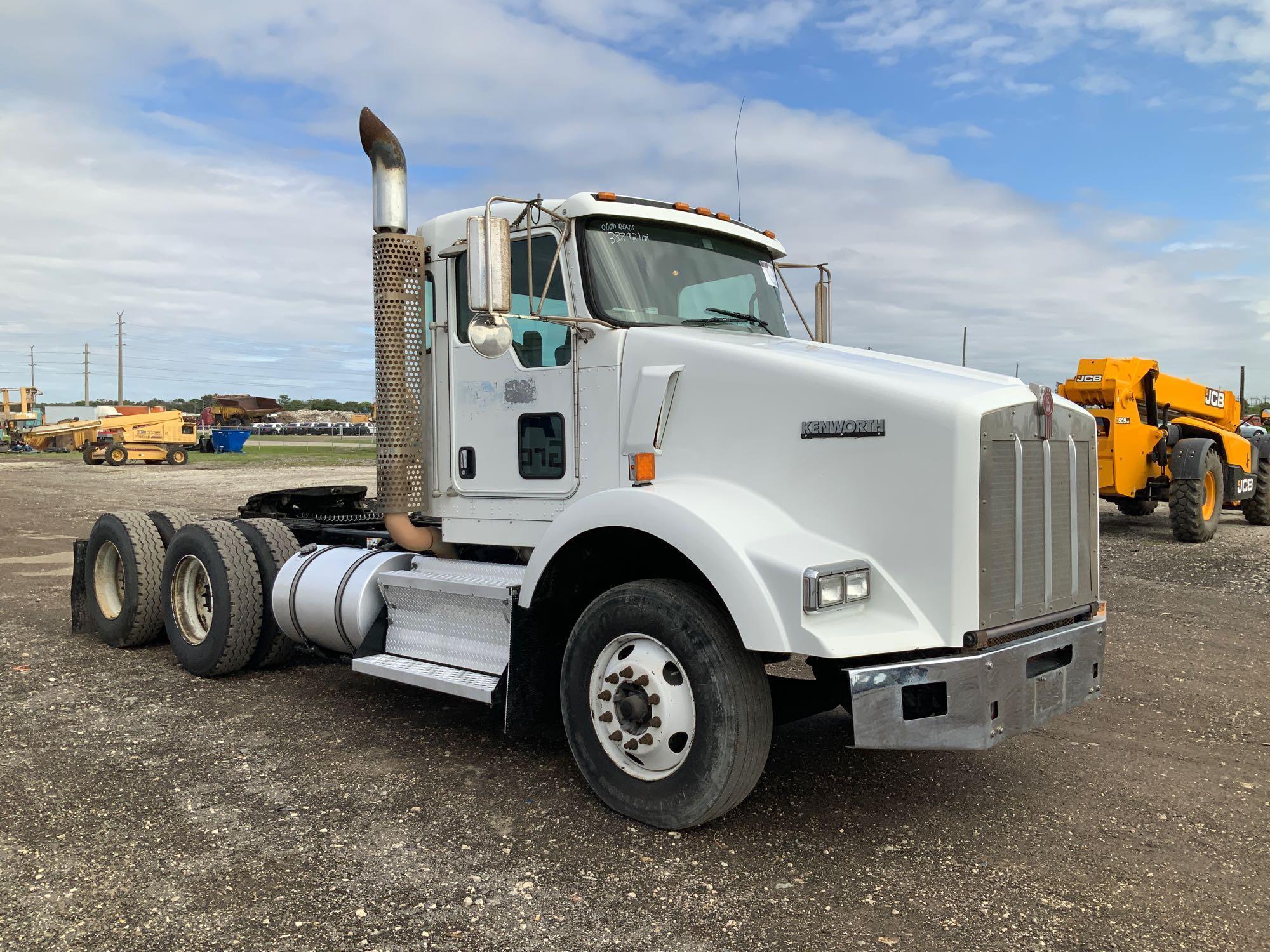 2011 Kenworth T800 T/A Day Cab Truck Tractor