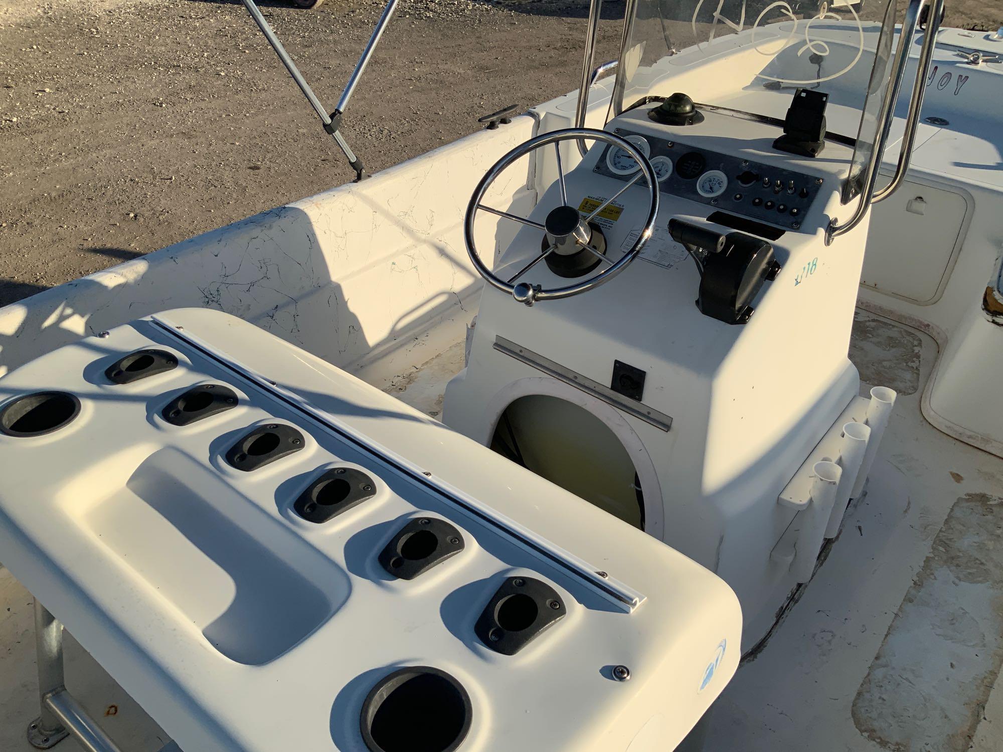 2005 Sundance 18ft Center Console Boat