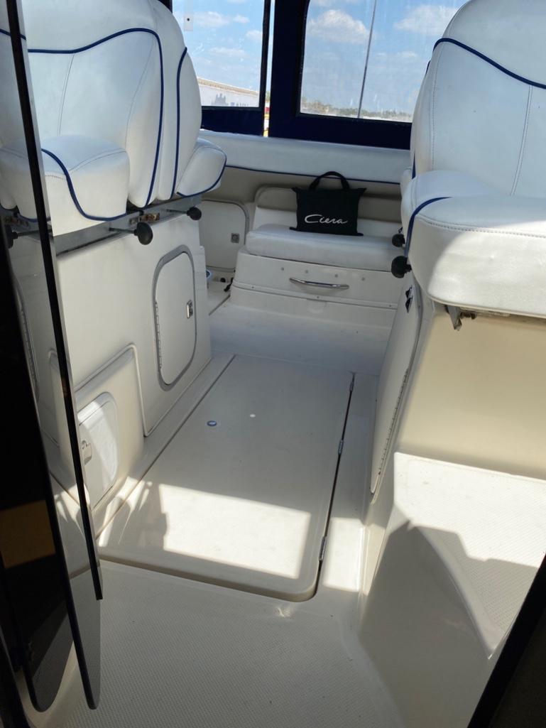 2004 Bayliner 222 Cabin Cruiser Boat