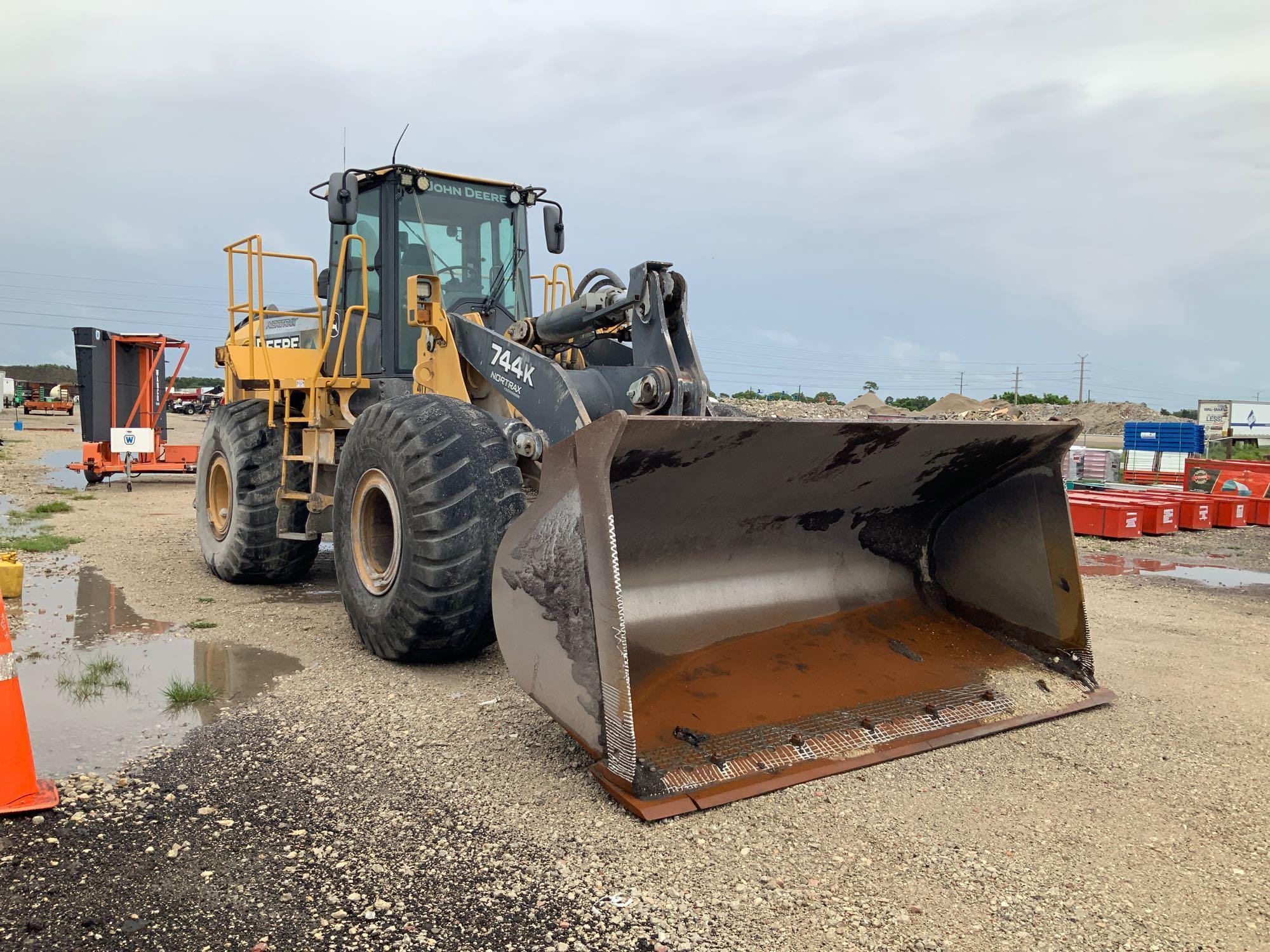 2010 John Deere 744K Articulated Wheel Loader