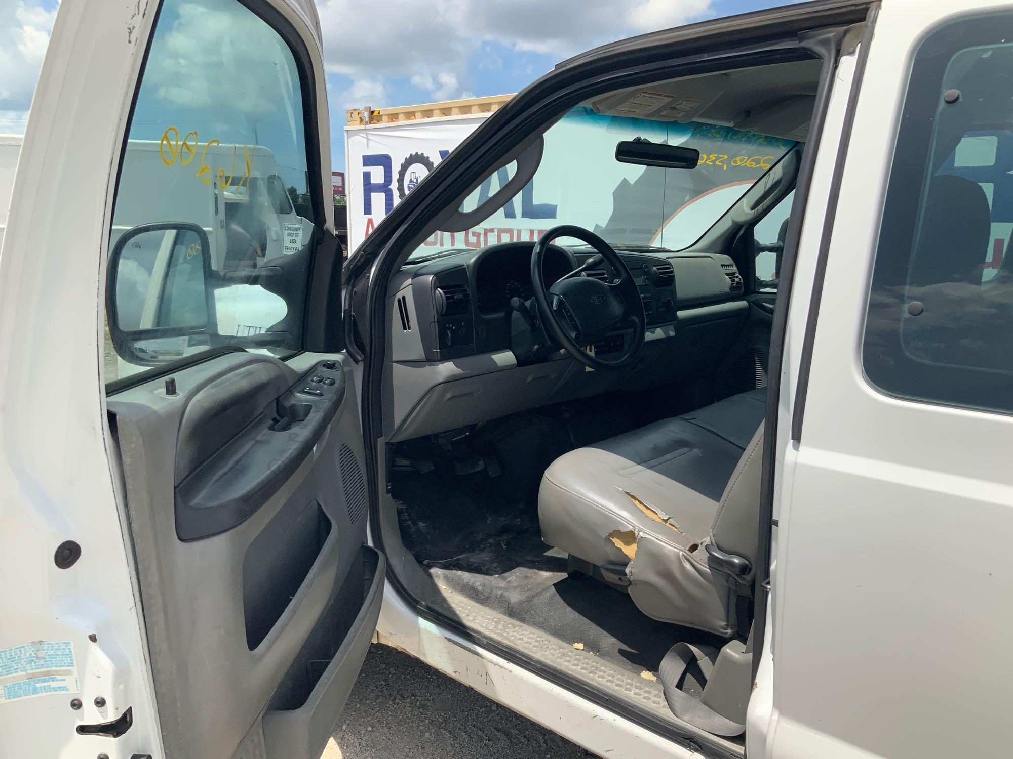 2006 Ford F-250 Service Pickup Truck