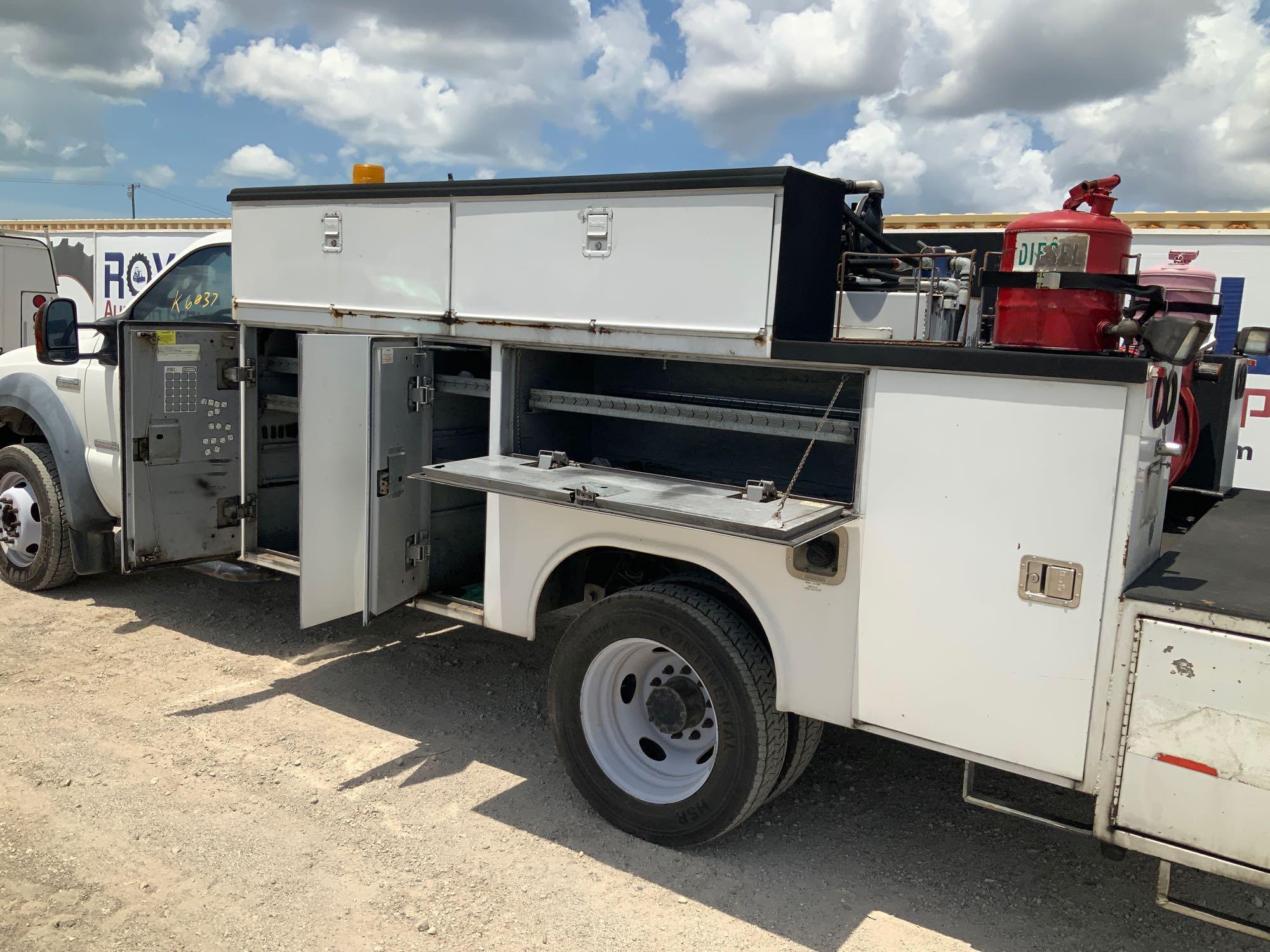 2007 Ford F-550 Fuel and Lube Service Truck