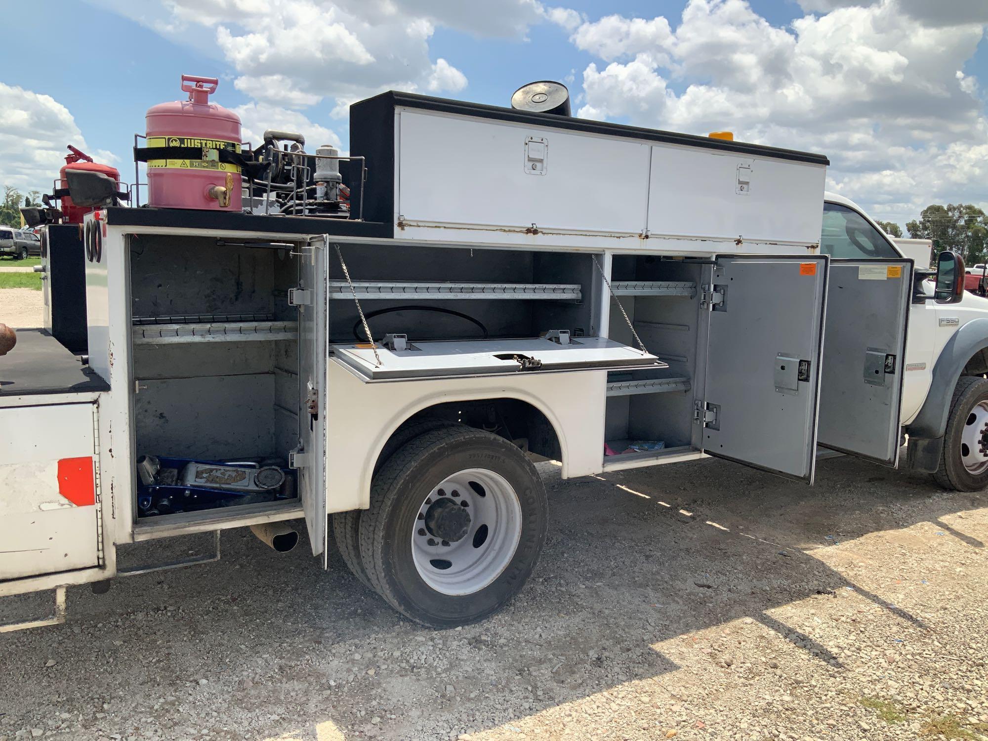 2007 Ford F-550 Fuel and Lube Service Truck