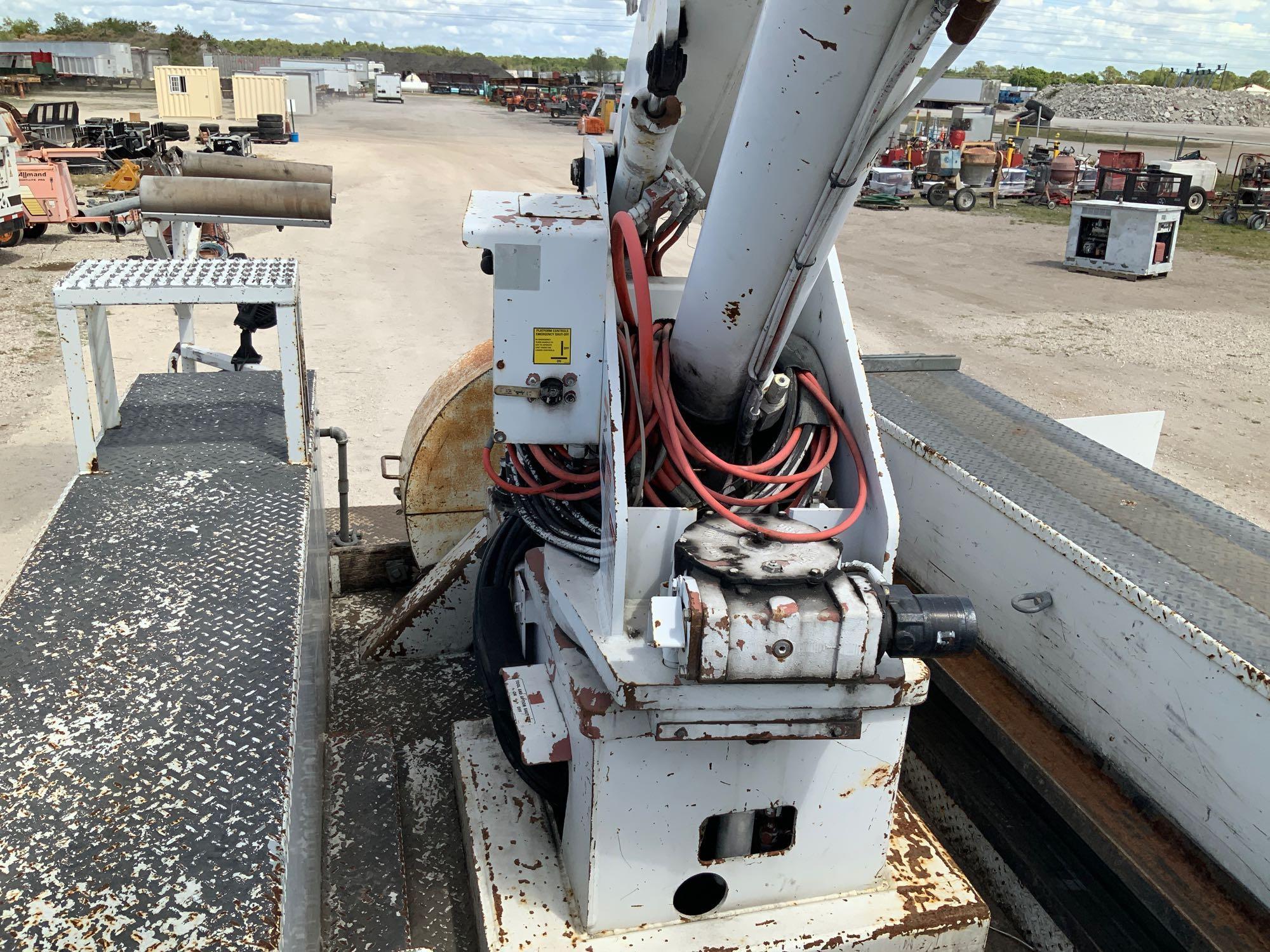 2003 Ford F-750 55ft Insulated Material Handler Bucket Truck