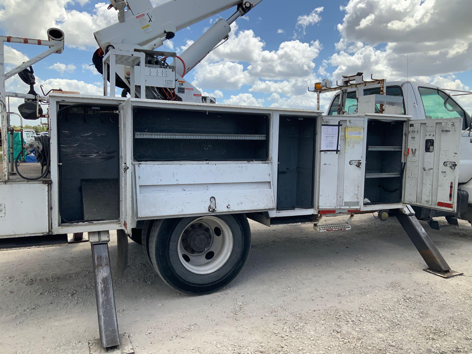 2003 Ford F-750 55ft Insulated Material Handler Bucket Truck