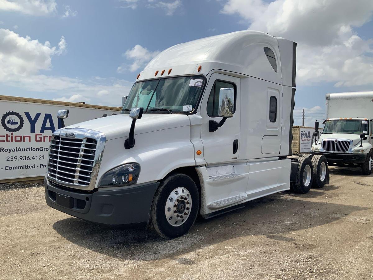 2016 Freightliner Cascadia 125 Sleeper Truck