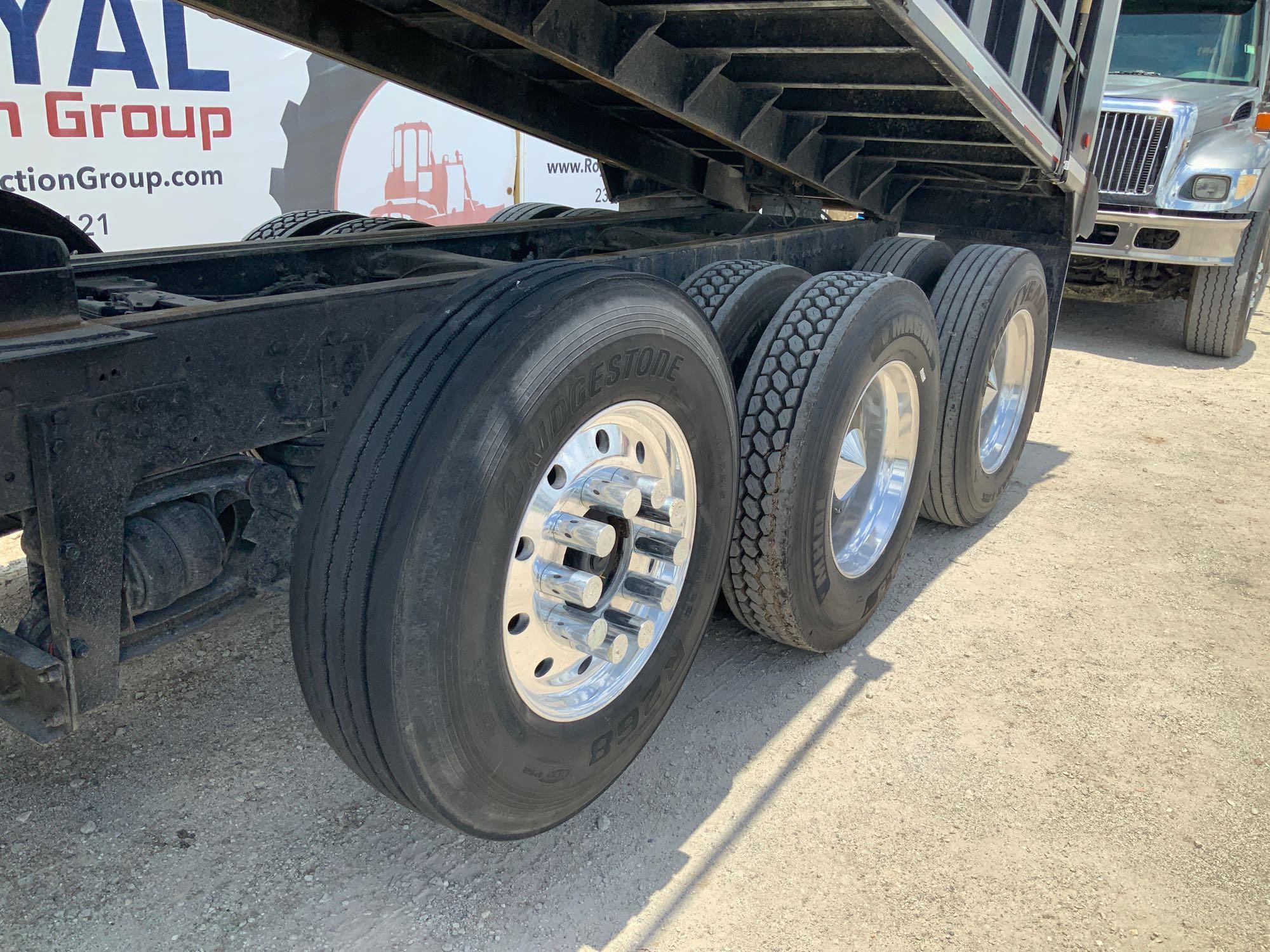 2004 Kenworth T800 Tri-Axle Dump Truck