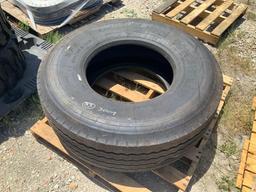 One Michelin 425/65R22.5 Tire