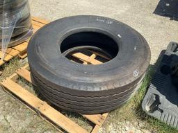 One Michelin 425/65R22.5 Tire