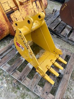 18in Excavator Bucket with Teeth