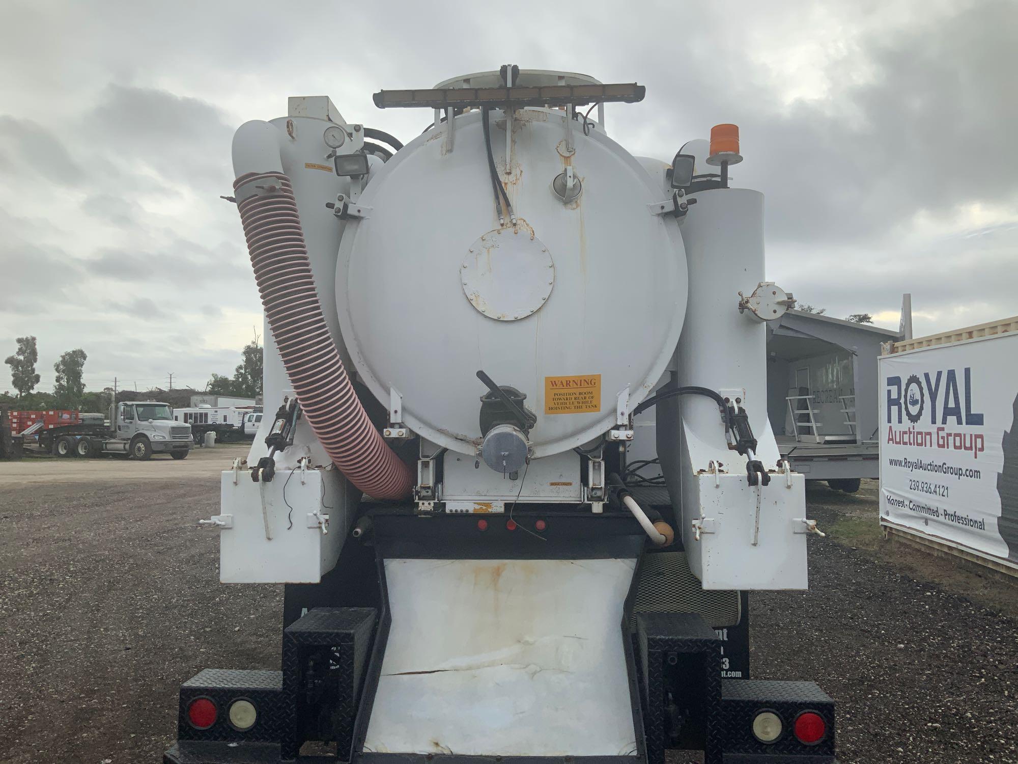 2013 International DuraStar 4400 T/A Vacuum Truck