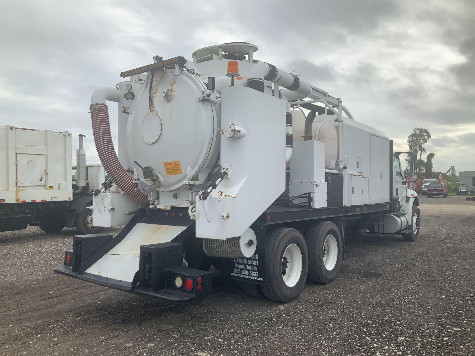 2013 International DuraStar 4400 T/A Vacuum Truck