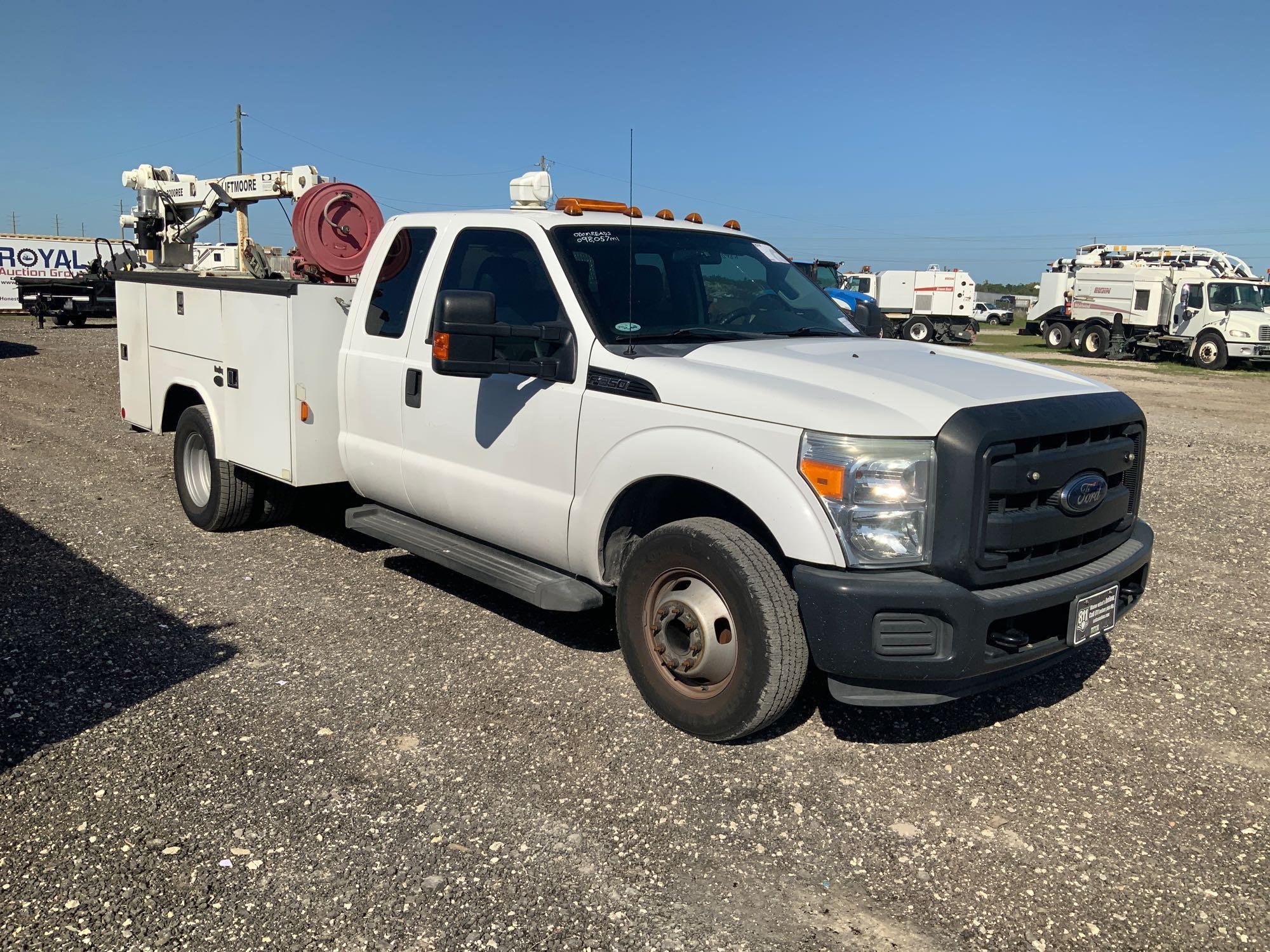 2013 Ford F-350 Extended Cab Dually Service Crane Truck