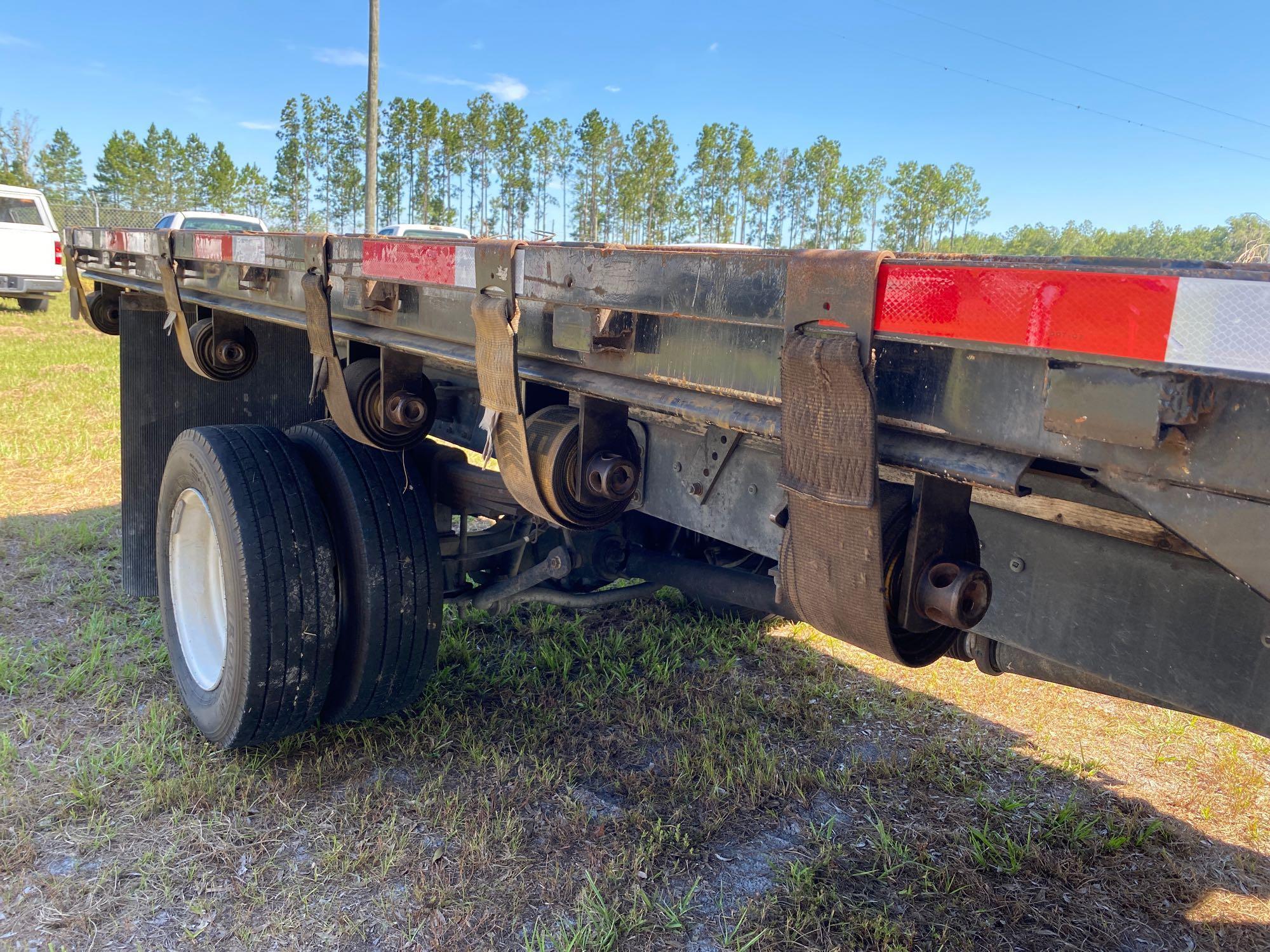 2009 GMC C5500 4x4 14FT Flatbed Truck